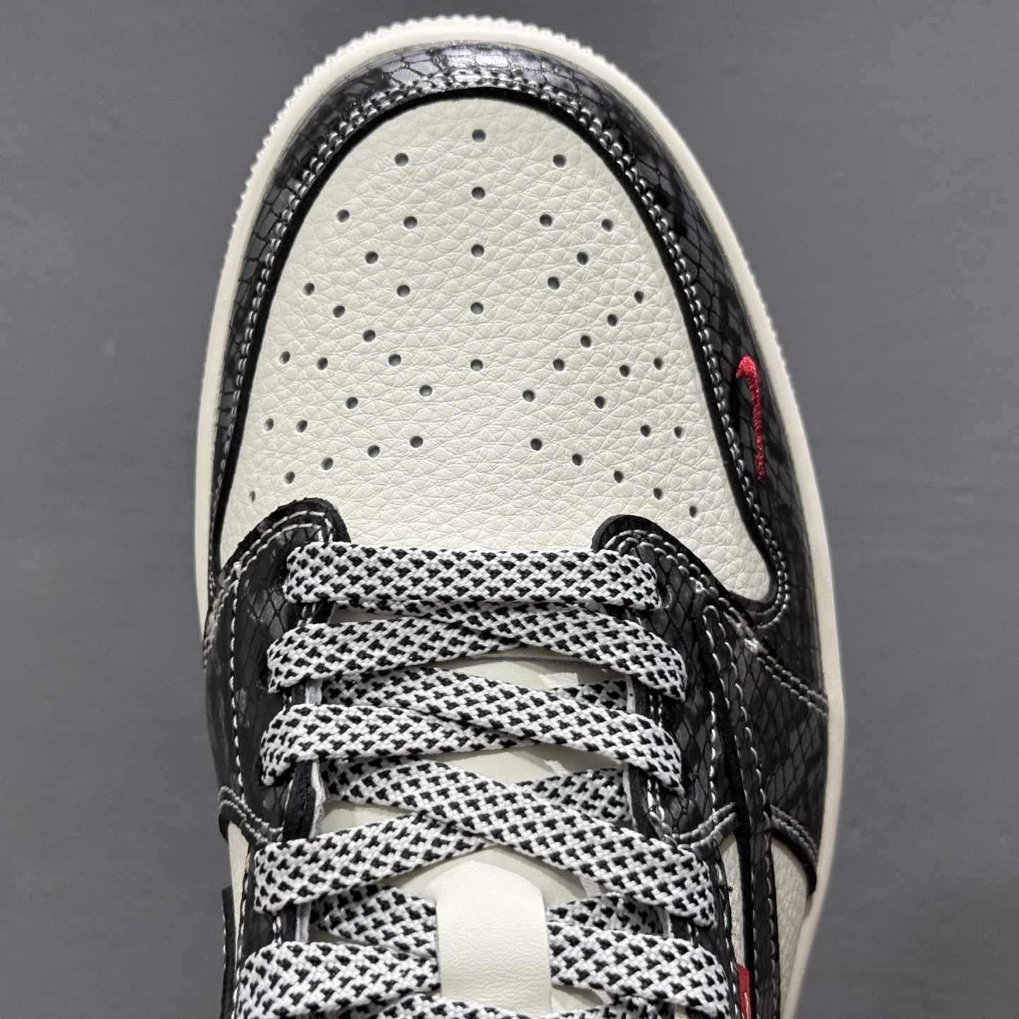 280 Travis Scott x Fragment Design x Air Jordan 1 Low SP AJ1 蛇 年限定 双拼亮黑 低帮文化休闲板鞋 YX5066-307