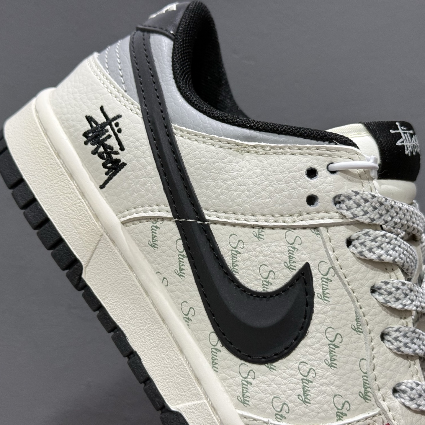 280 Nike SB Dunk Low 斯图西联名 立体黑勾 周年高端定制 低帮休闲板鞋 XS6089-537
