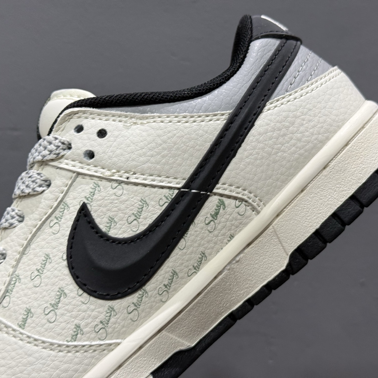 280 Nike SB Dunk Low 斯图西联名 立体黑勾 周年高端定制 低帮休闲板鞋 XS6089-537