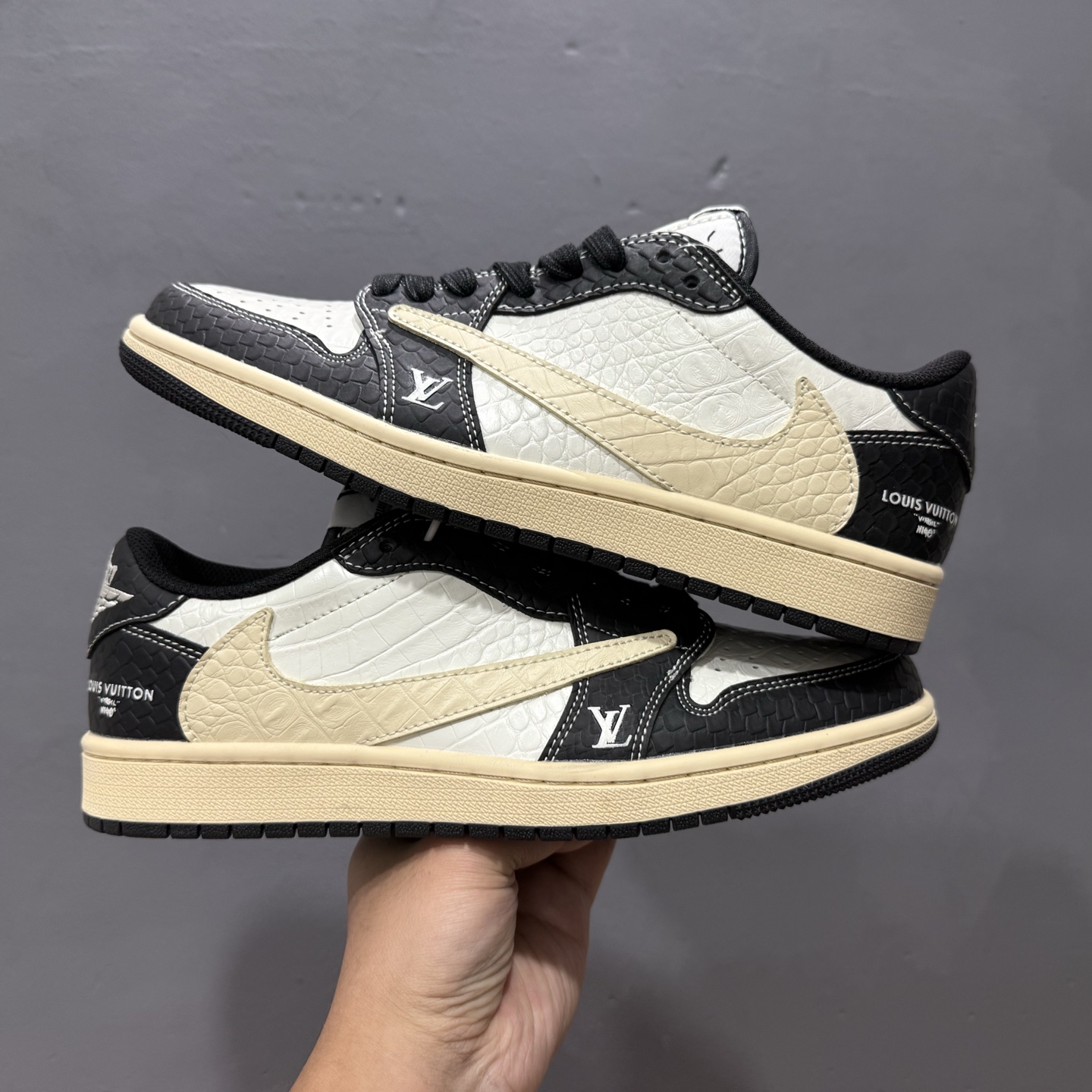 280 Louis Vuitton x Air Jordan 1 Low 米黑鳄鱼纹 XX3168-152