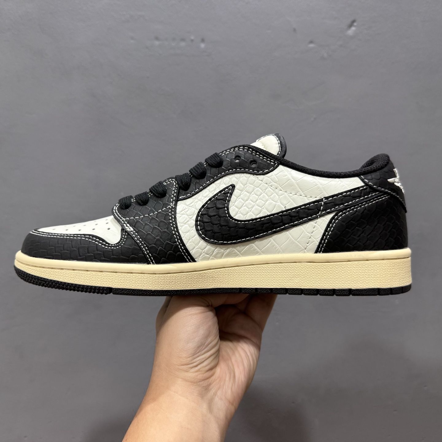 280 Louis Vuitton x Air Jordan 1 Low 米黑鳄鱼纹 XX3168-152