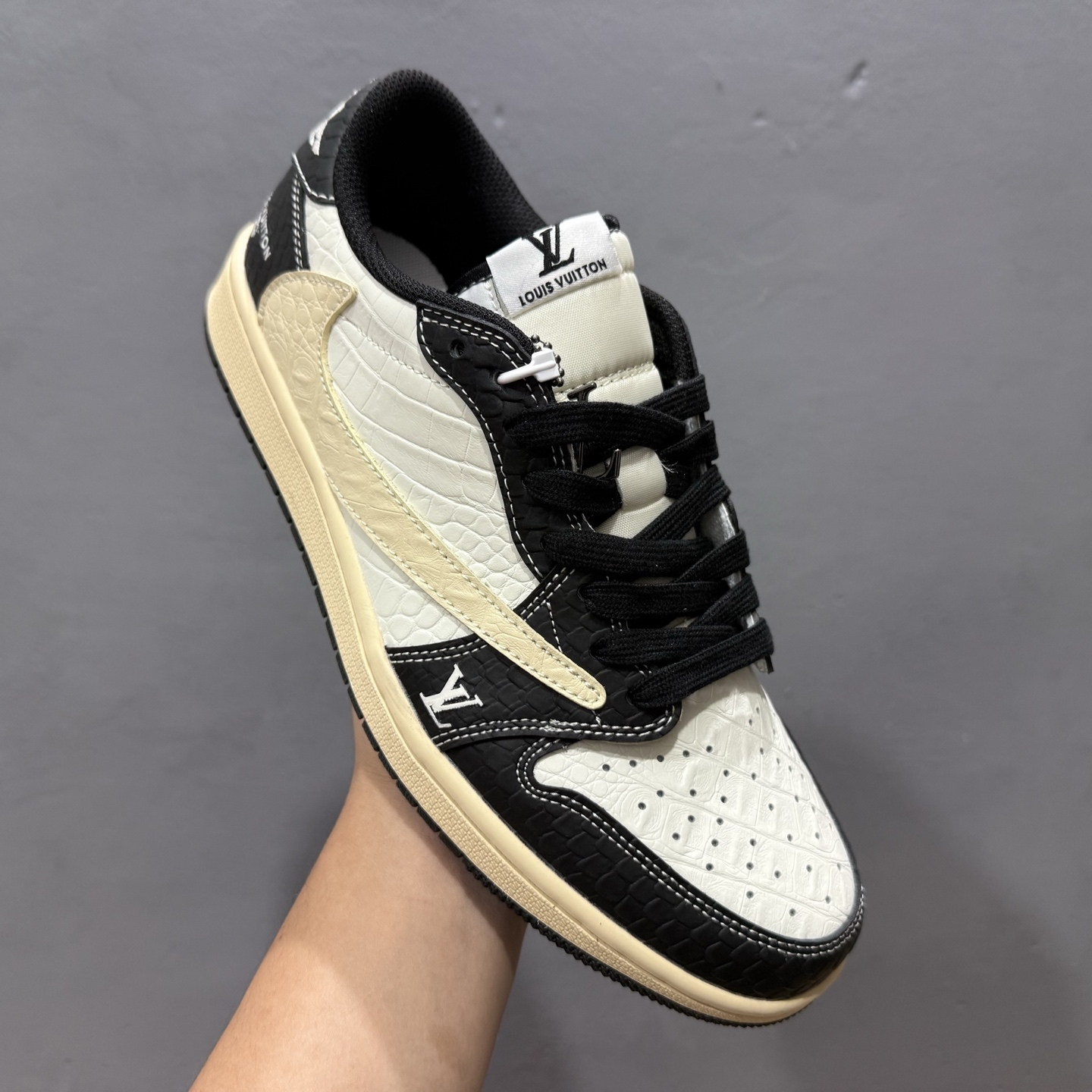 280 Louis Vuitton x Air Jordan 1 Low 米黑鳄鱼纹 XX3168-152