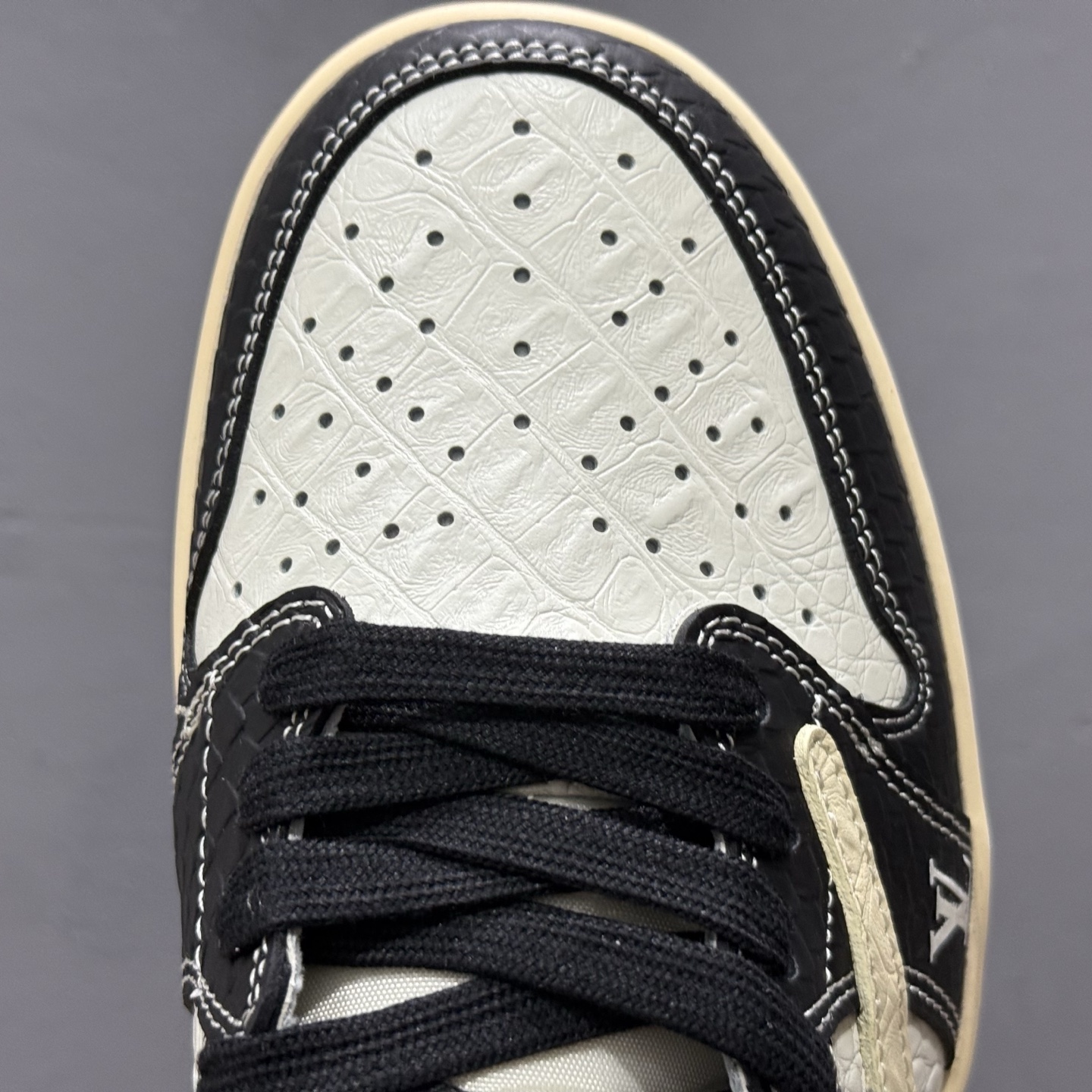 280 Louis Vuitton x Air Jordan 1 Low 米黑鳄鱼纹 XX3168-152