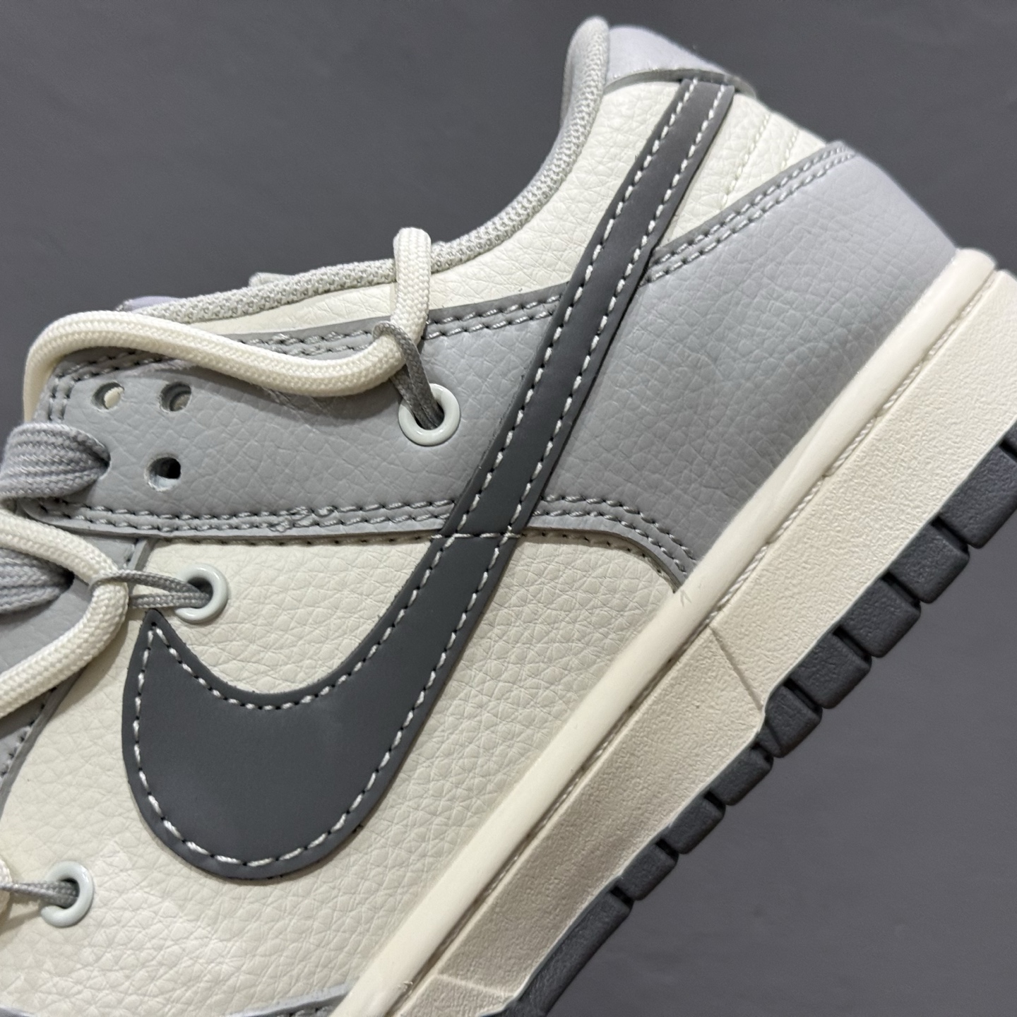 300 Nike SB Dunk Low Off-White系列 绑带爱心灰勾 周年高端定制 低帮休闲板鞋 DM6868-078
