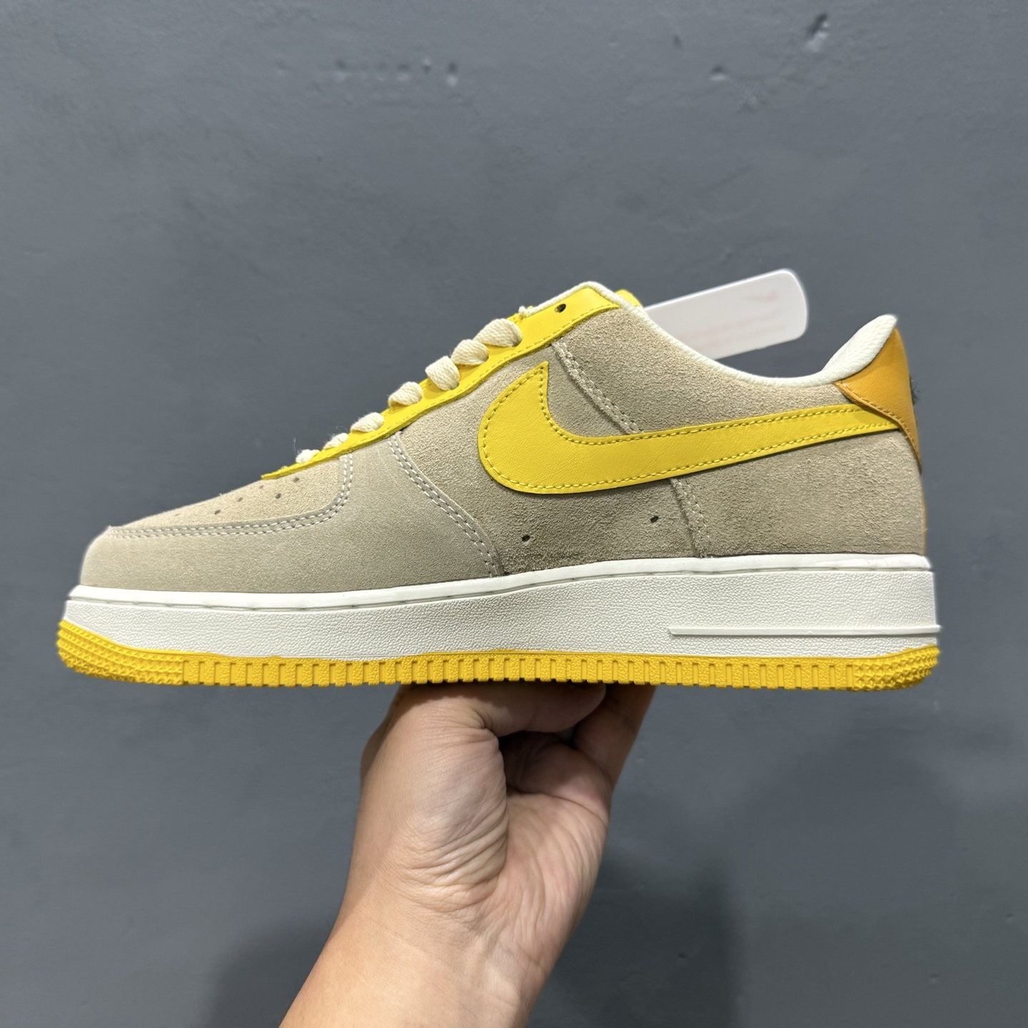 ￥170 Nike Air Force 1'07 Low LV联名 灰黄色 空军一号低帮休闲板鞋 HQ2037-322