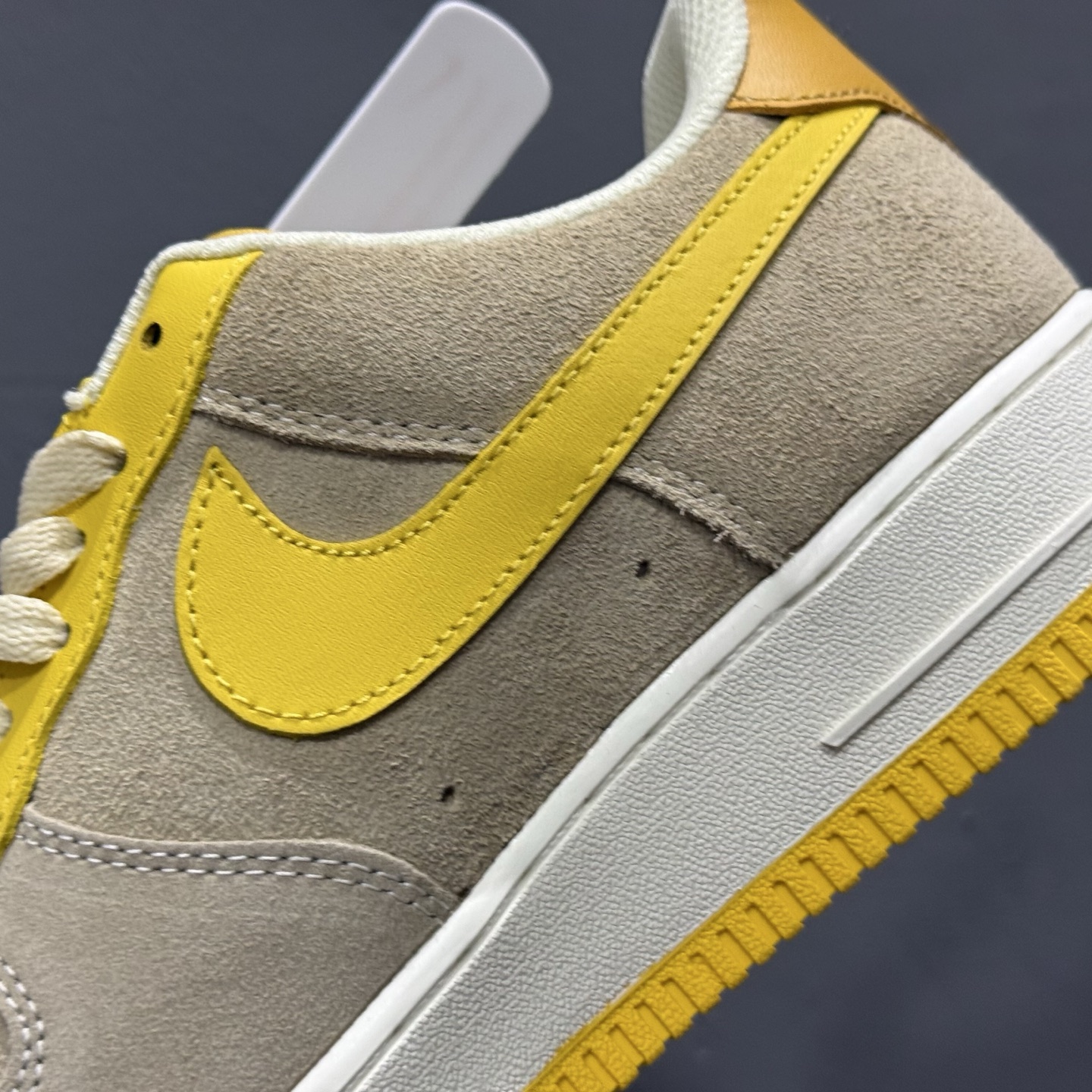 ￥170 Nike Air Force 1'07 Low LV联名 灰黄色 空军一号低帮休闲板鞋 HQ2037-322