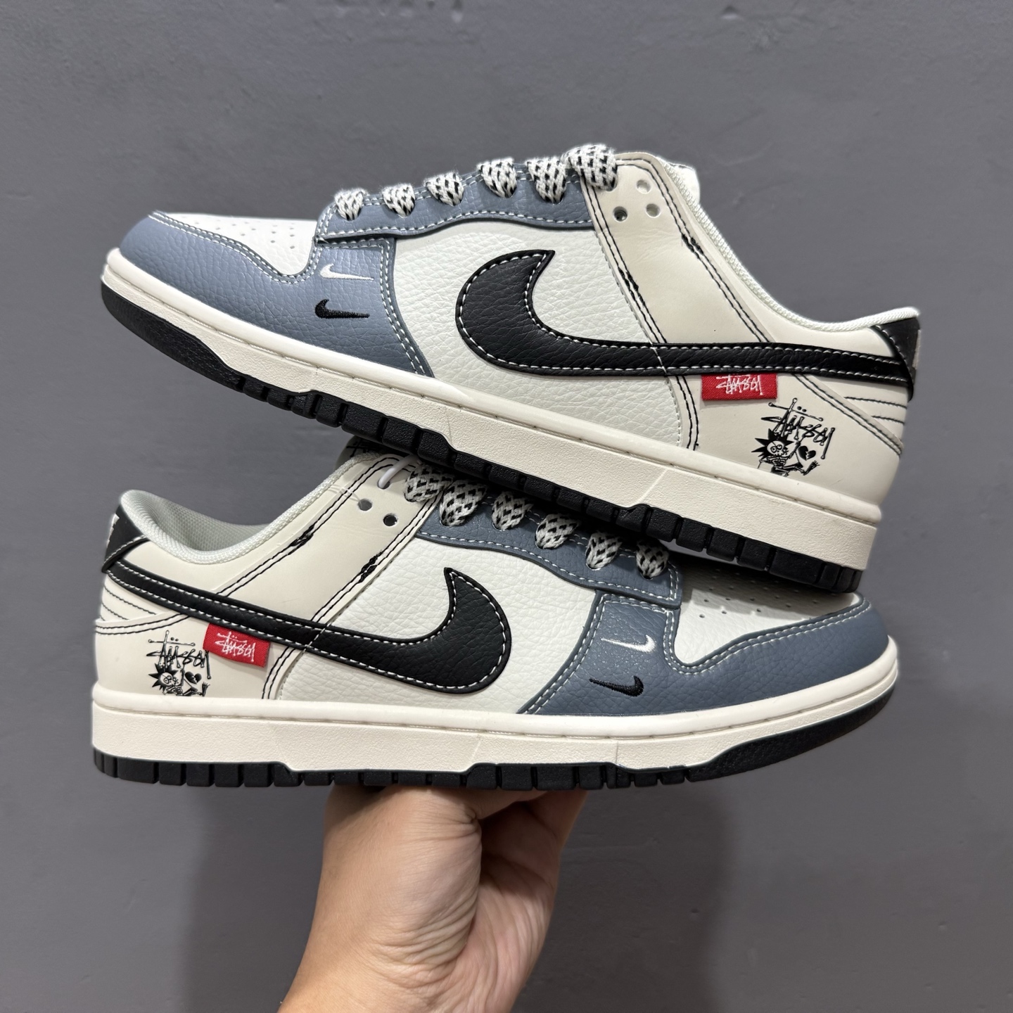 260 海外爆款限量发售！ Nike SB Dunk Low“斯图西联名——白蓝黑勾配色” 低帮休闲板鞋 BZ2501-101