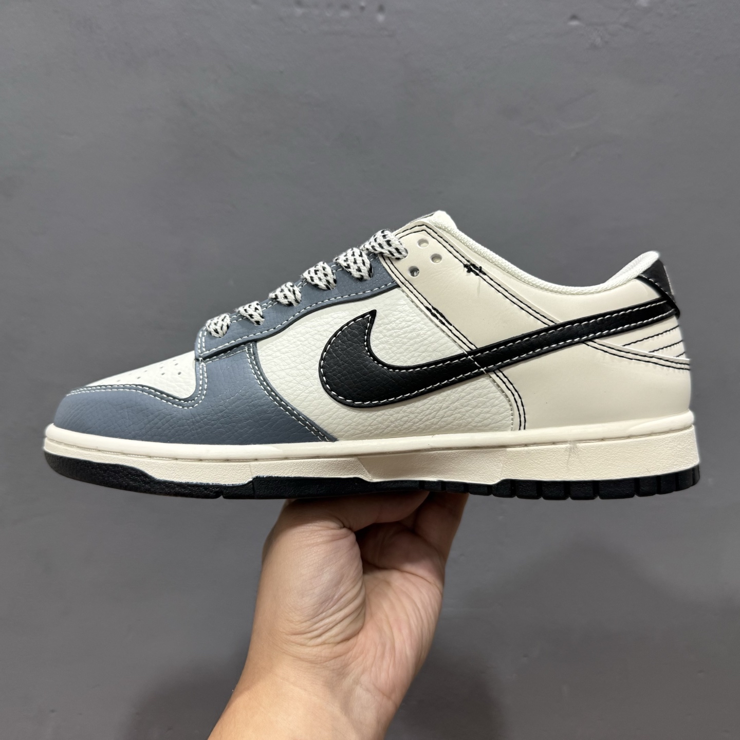 260 海外爆款限量发售！ Nike SB Dunk Low“斯图西联名——白蓝黑勾配色” 低帮休闲板鞋 BZ2501-101
