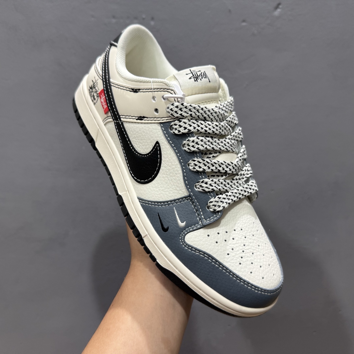 260 海外爆款限量发售！ Nike SB Dunk Low“斯图西联名——白蓝黑勾配色” 低帮休闲板鞋 BZ2501-101