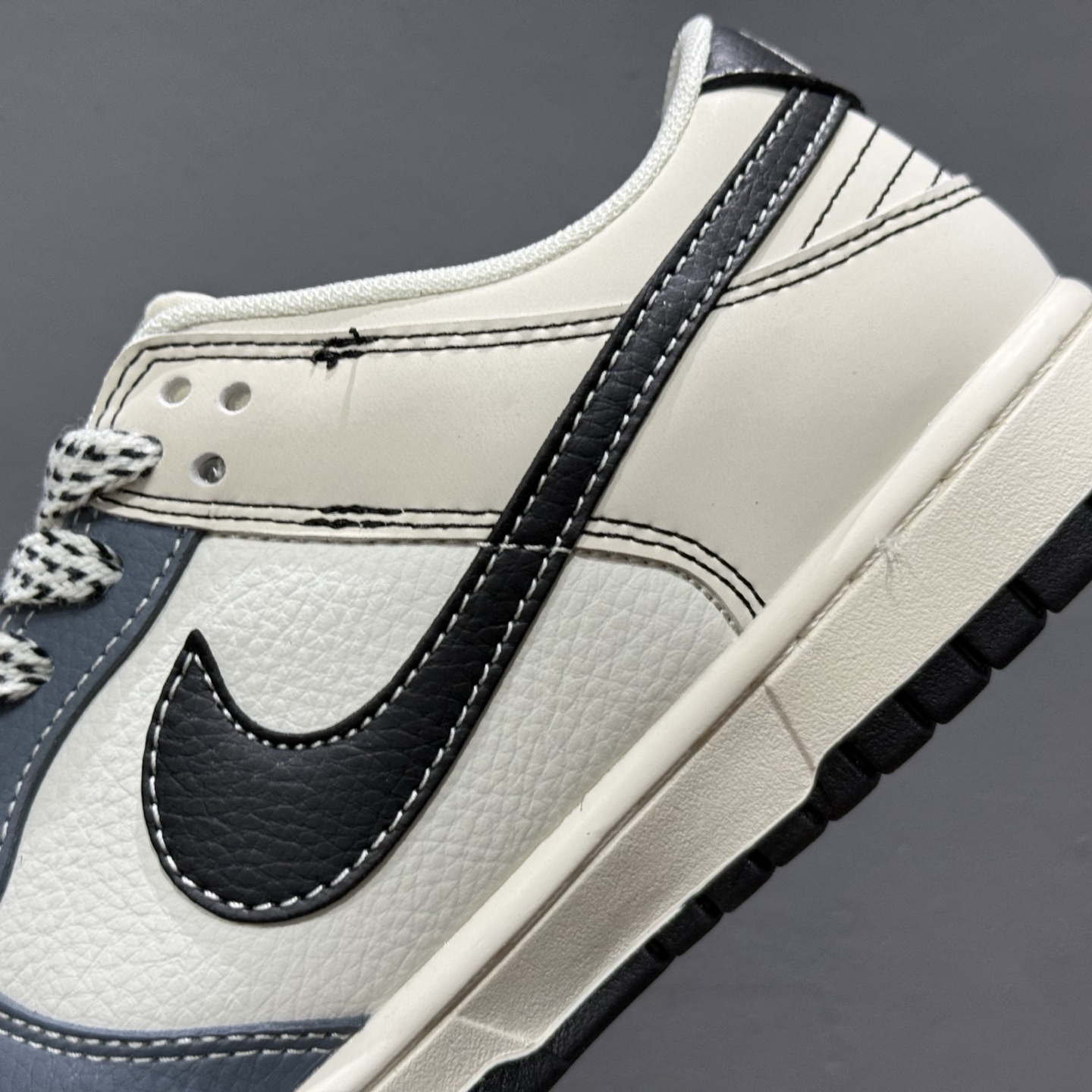 260 海外爆款限量发售！ Nike SB Dunk Low“斯图西联名——白蓝黑勾配色” 低帮休闲板鞋 BZ2501-101