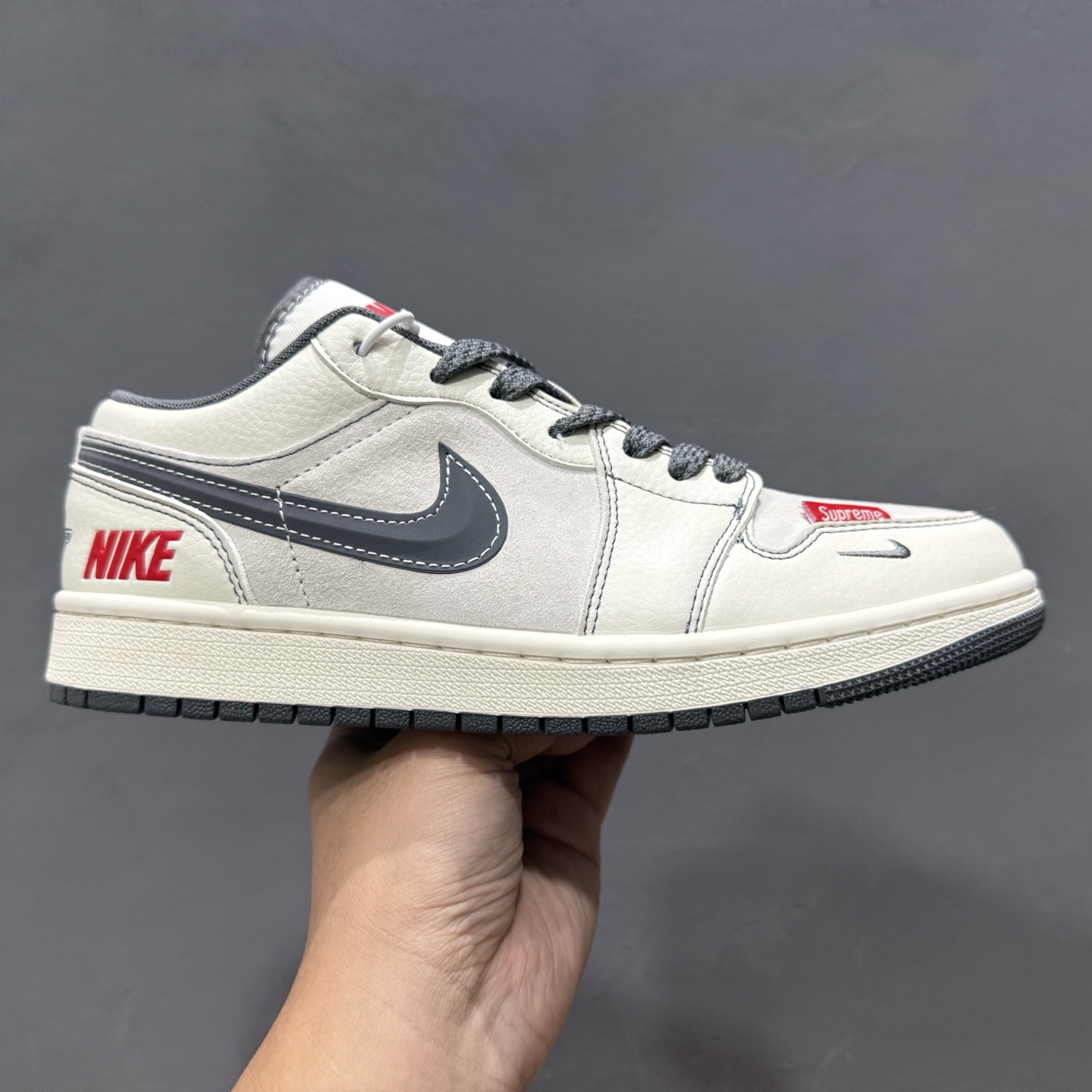 260 限量发售！ AIR JORDAN 1 LOW AJ1乔1低帮休闲板鞋 “白红灰勾配色定制款” XS6086-008