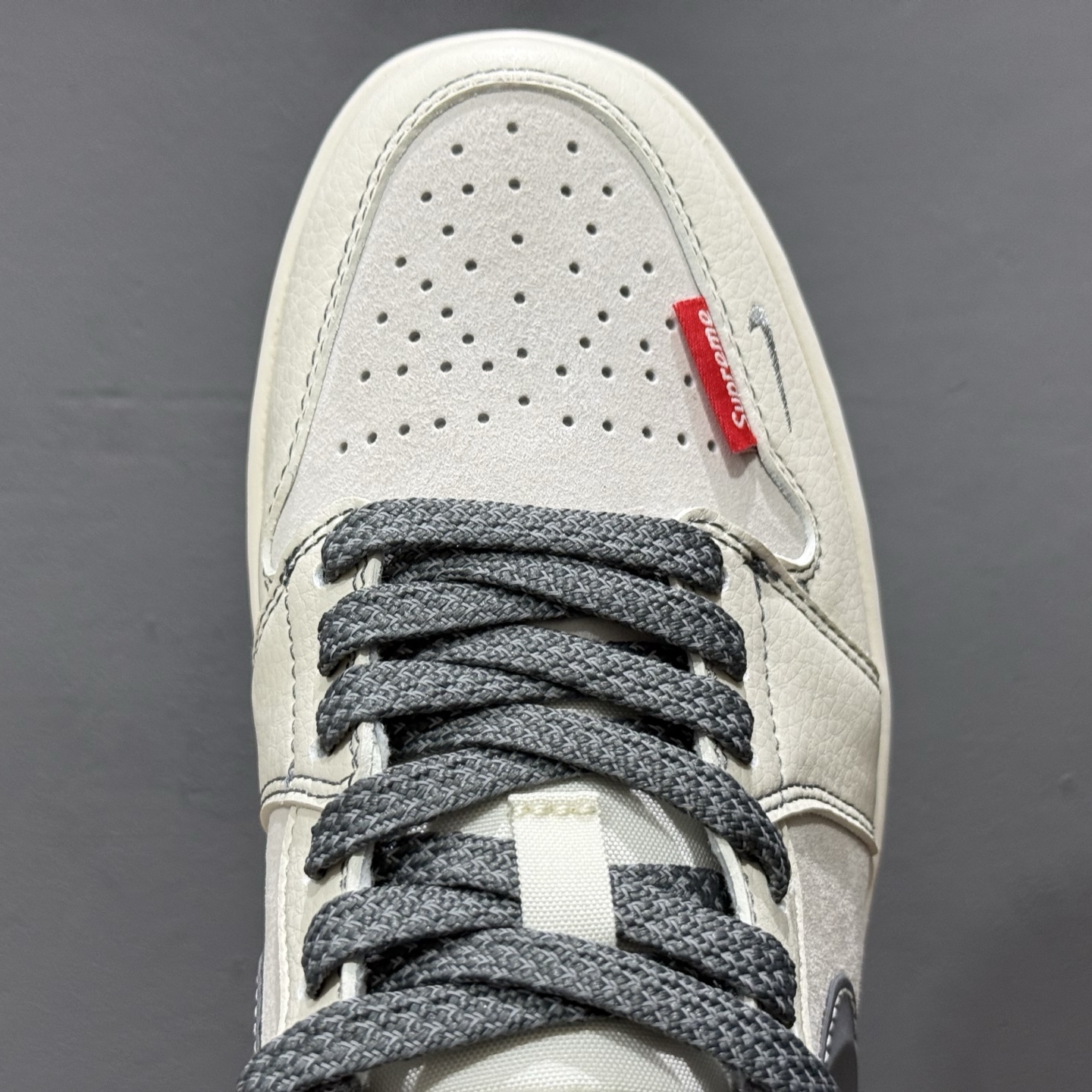 260 限量发售！ AIR JORDAN 1 LOW AJ1乔1低帮休闲板鞋 “白红灰勾配色定制款” XS6086-008