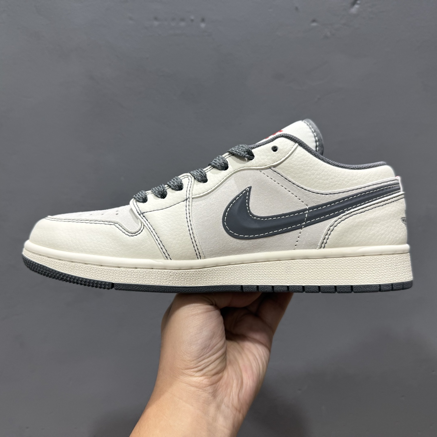260 限量发售！ AIR JORDAN 1 LOW AJ1乔1低帮休闲板鞋 “白红灰勾配色定制款” XS6086-008