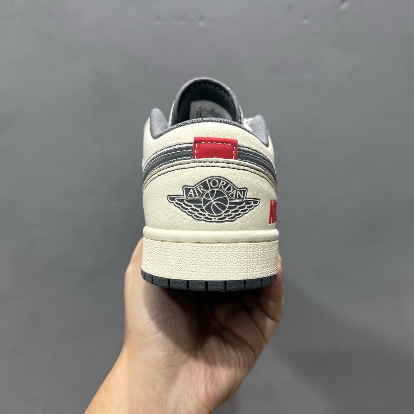 260 限量发售！ AIR JORDAN 1 LOW AJ1乔1低帮休闲板鞋 “白红灰勾配色定制款” XS6086-008