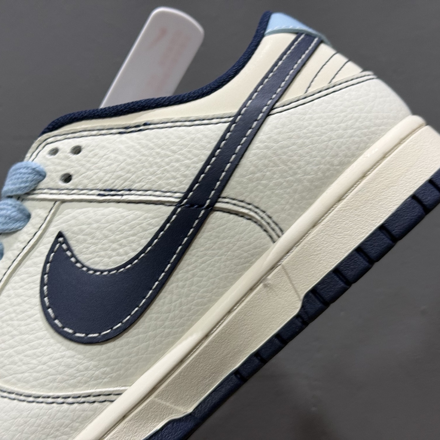260 海外爆款限量发售！ Nike SB Dunk Low“猿人头联名——米白蓝勾配色” 高端定制 低帮休闲板鞋 BZ2501-100