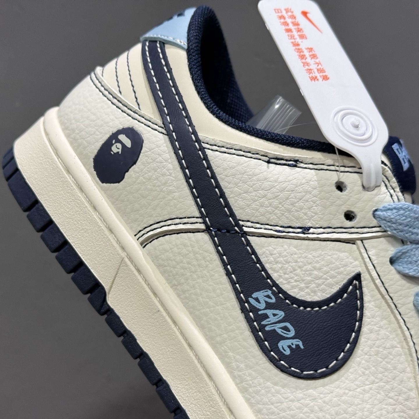 260 海外爆款限量发售！ Nike SB Dunk Low“猿人头联名——米白蓝勾配色” 高端定制 低帮休闲板鞋 BZ2501-100