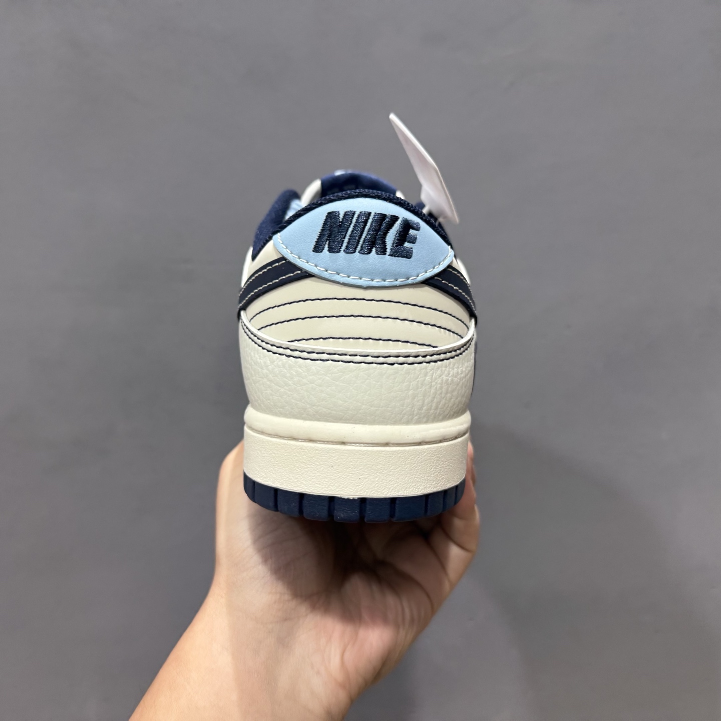 260 海外爆款限量发售！ Nike SB Dunk Low“猿人头联名——米白蓝勾配色” 高端定制 低帮休闲板鞋 BZ2501-100
