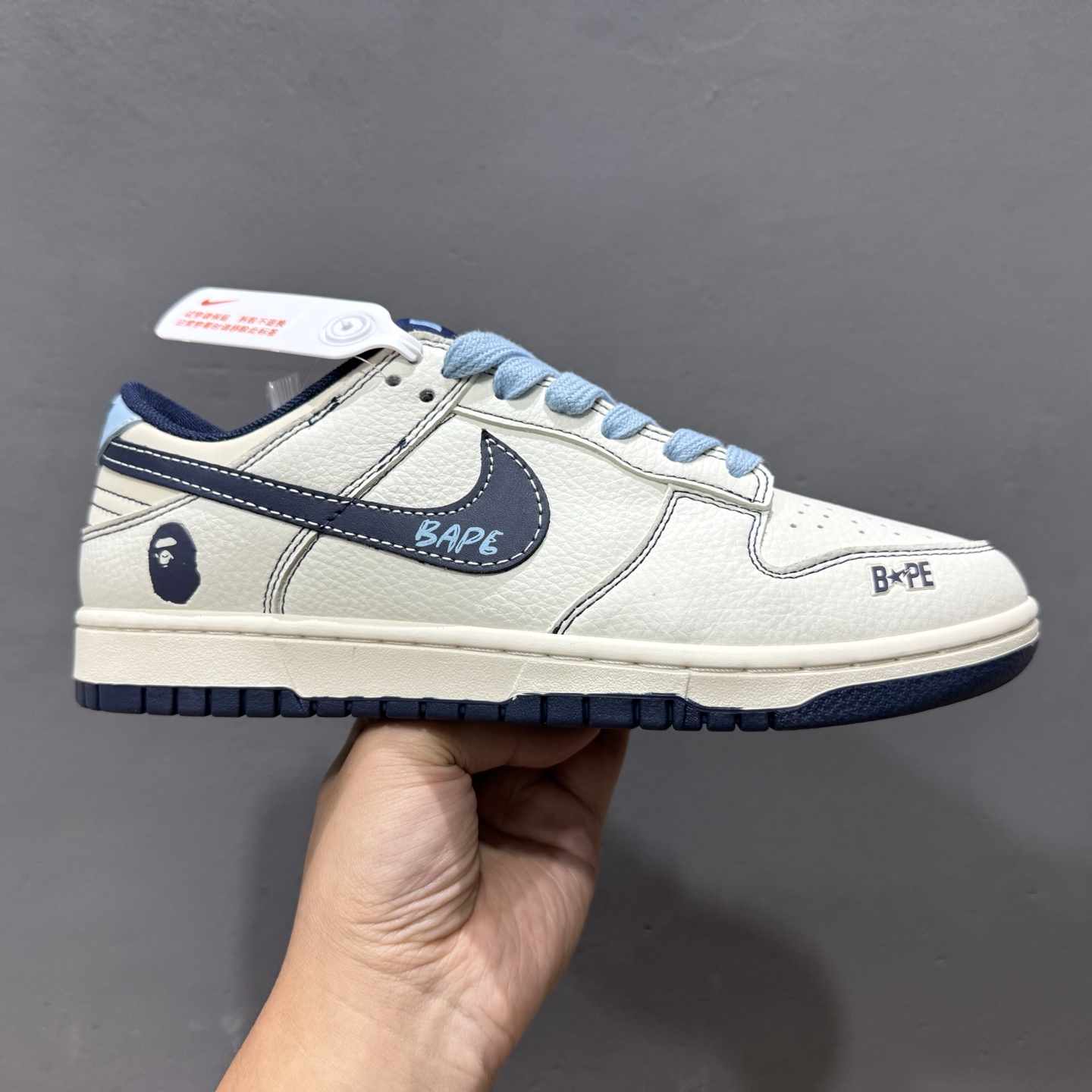 260 海外爆款限量发售！ Nike SB Dunk Low“猿人头联名——米白蓝勾配色” 高端定制 低帮休闲板鞋 BZ2501-100