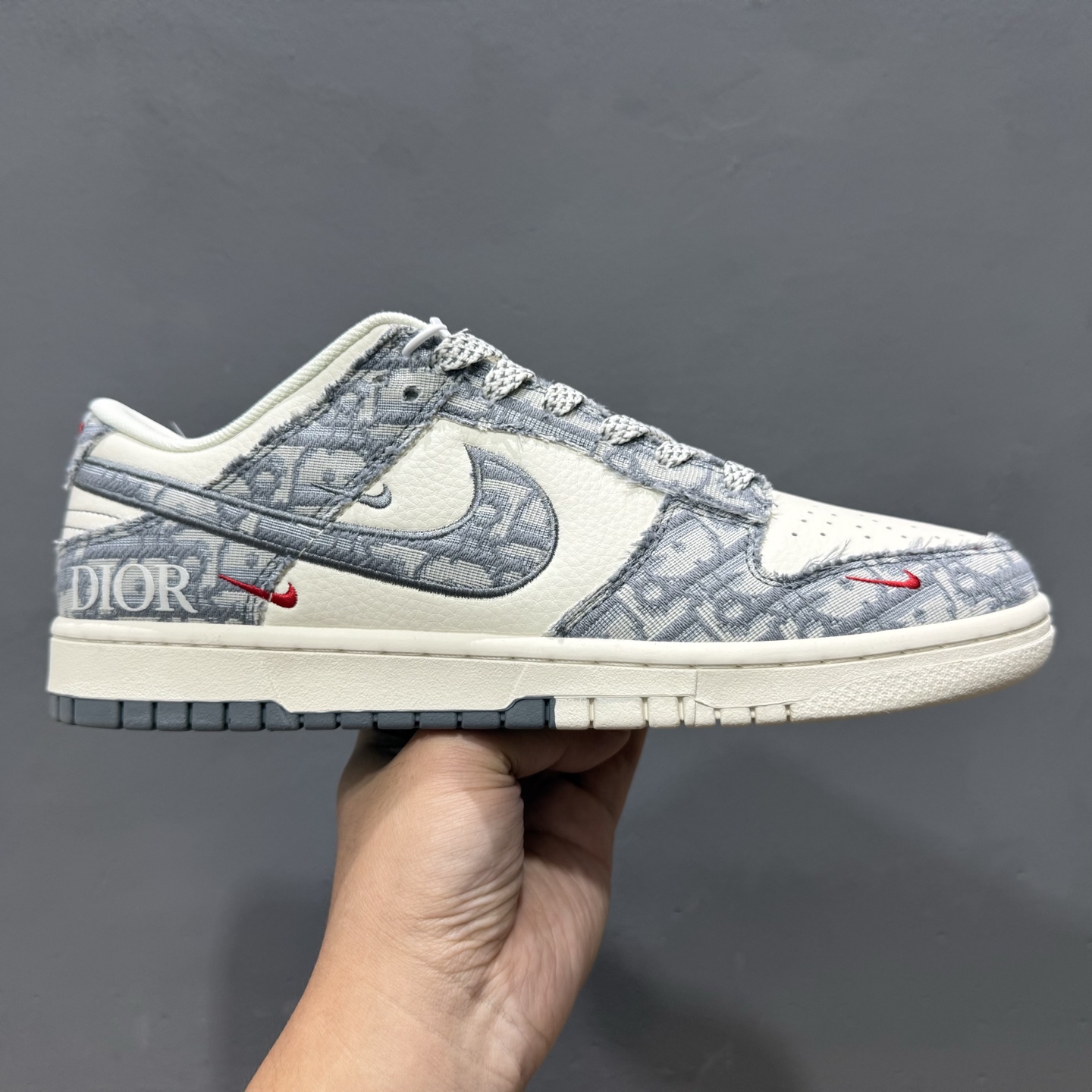 Nike SB Dunk Low 迪奥系列 织布灰勾 周年高端定制 低帮休闲板鞋 SJ2558-013