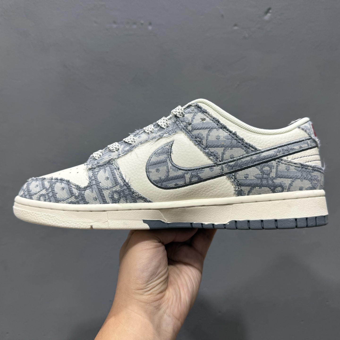 Nike SB Dunk Low 迪奥系列 织布灰勾 周年高端定制 低帮休闲板鞋 SJ2558-013