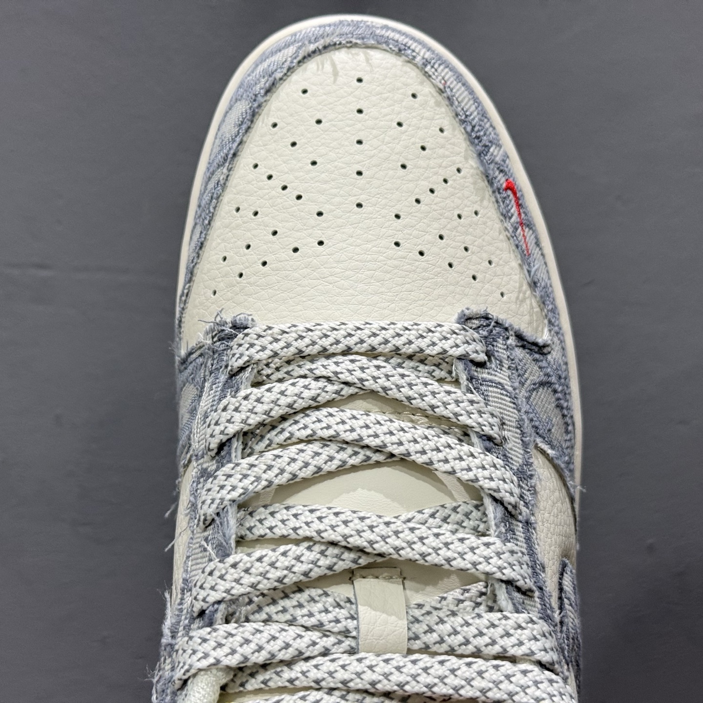 Nike SB Dunk Low 迪奥系列 织布灰勾 周年高端定制 低帮休闲板鞋 SJ2558-013