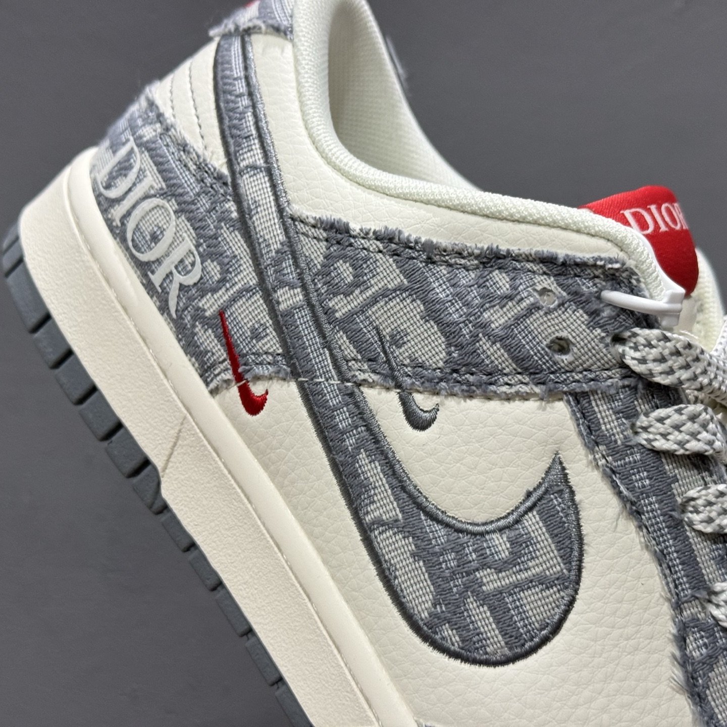 Nike SB Dunk Low 迪奥系列 织布灰勾 周年高端定制 低帮休闲板鞋 SJ2558-013