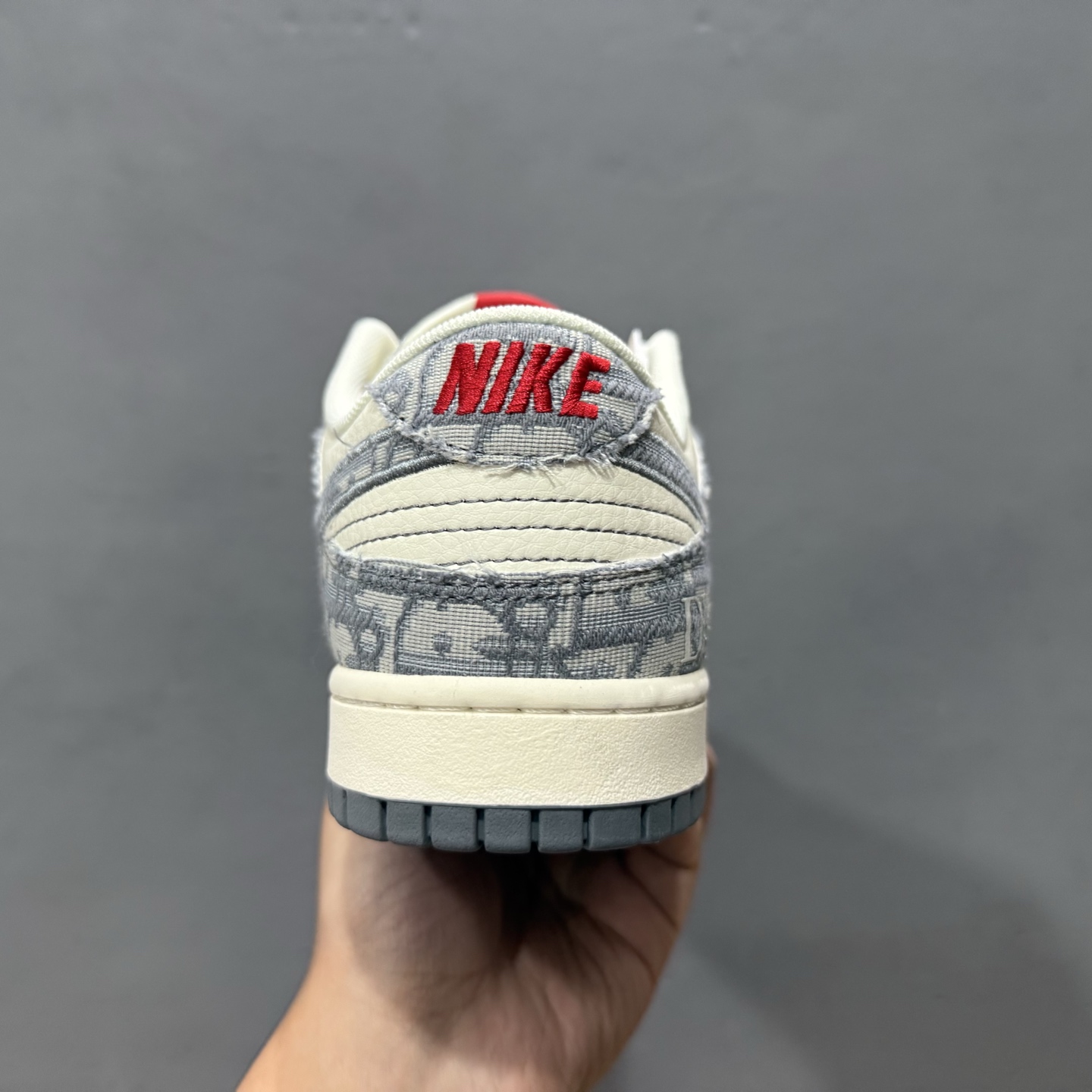 Nike SB Dunk Low 迪奥系列 织布灰勾 周年高端定制 低帮休闲板鞋 SJ2558-013