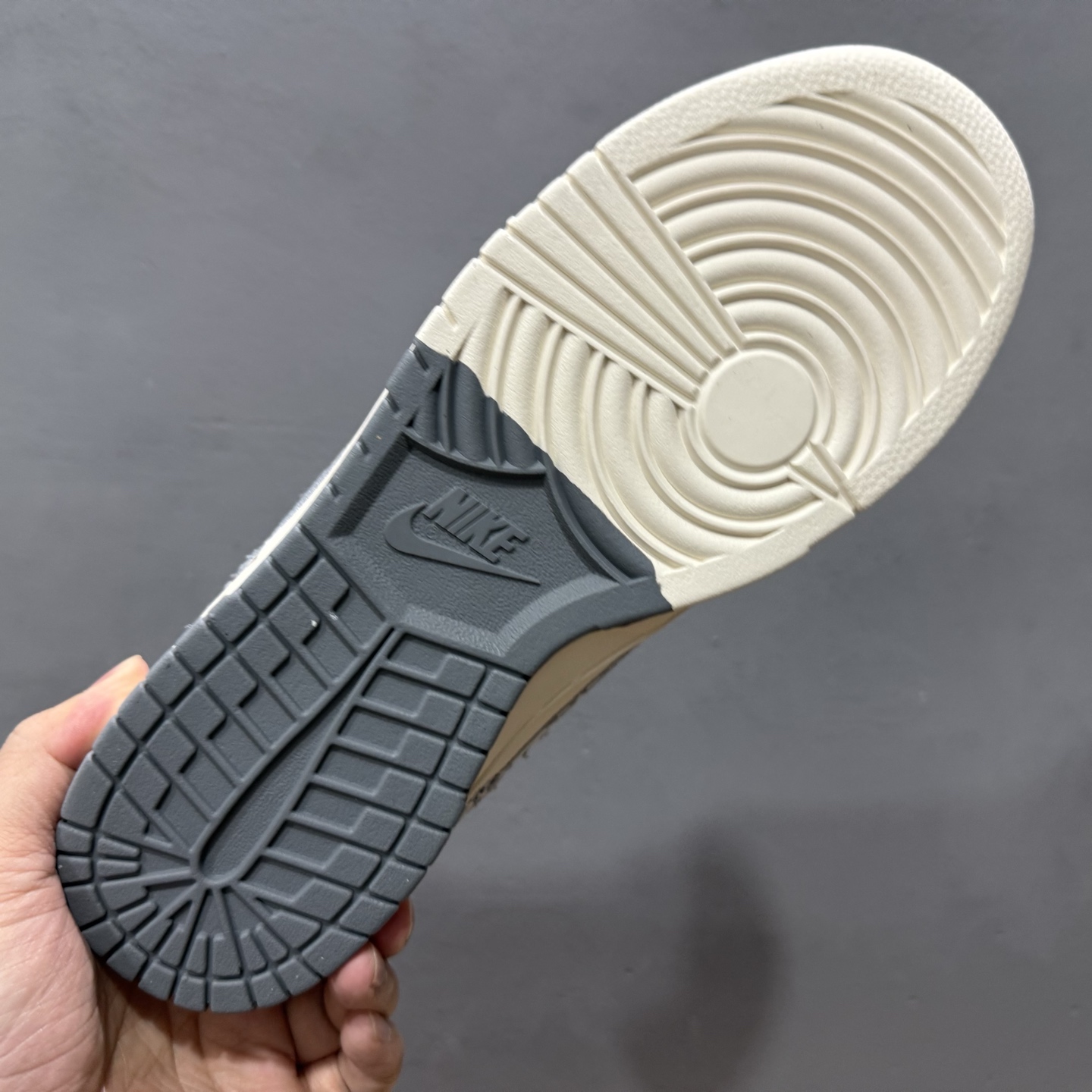 Nike SB Dunk Low 迪奥系列 织布灰勾 周年高端定制 低帮休闲板鞋 SJ2558-013