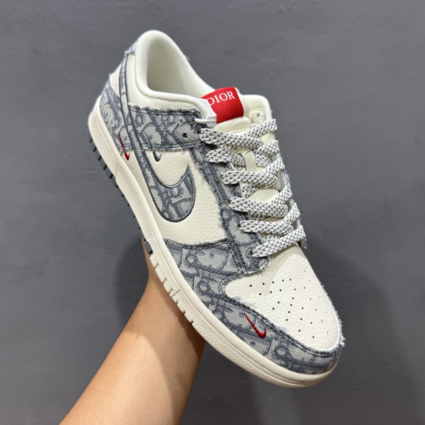 Nike SB Dunk Low 迪奥系列 织布灰勾 周年高端定制 低帮休闲板鞋 SJ2558-013