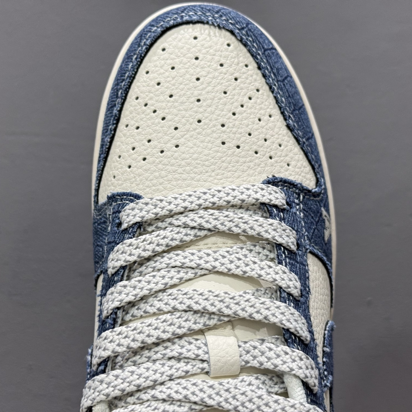 Nike SB Dunk Low LV系列牛仔布蓝勾 周年高端定制 低帮休闲板鞋 FC1688-221