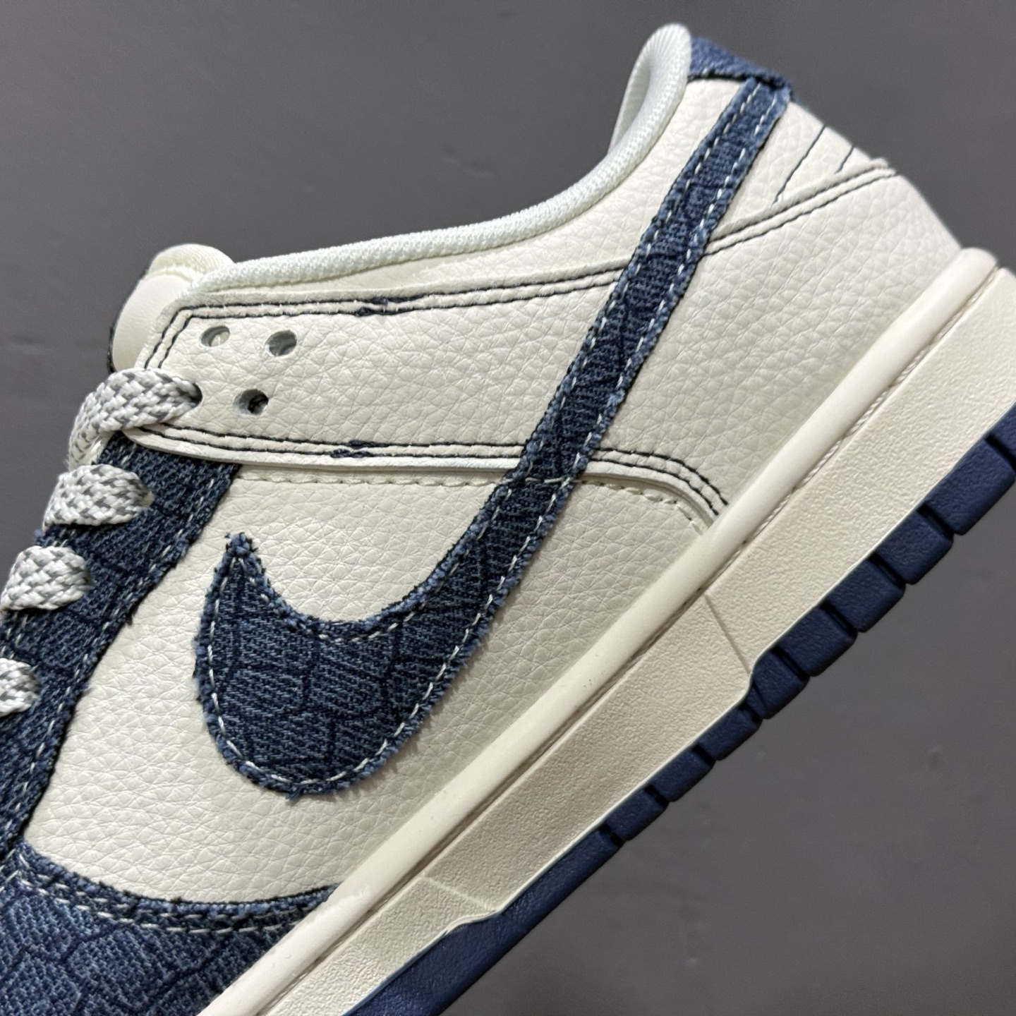 Nike SB Dunk Low LV系列牛仔布蓝勾 周年高端定制 低帮休闲板鞋 FC1688-221