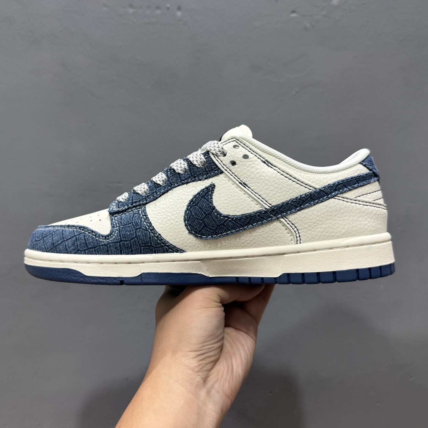 Nike SB Dunk Low LV系列牛仔布蓝勾 周年高端定制 低帮休闲板鞋 FC1688-221