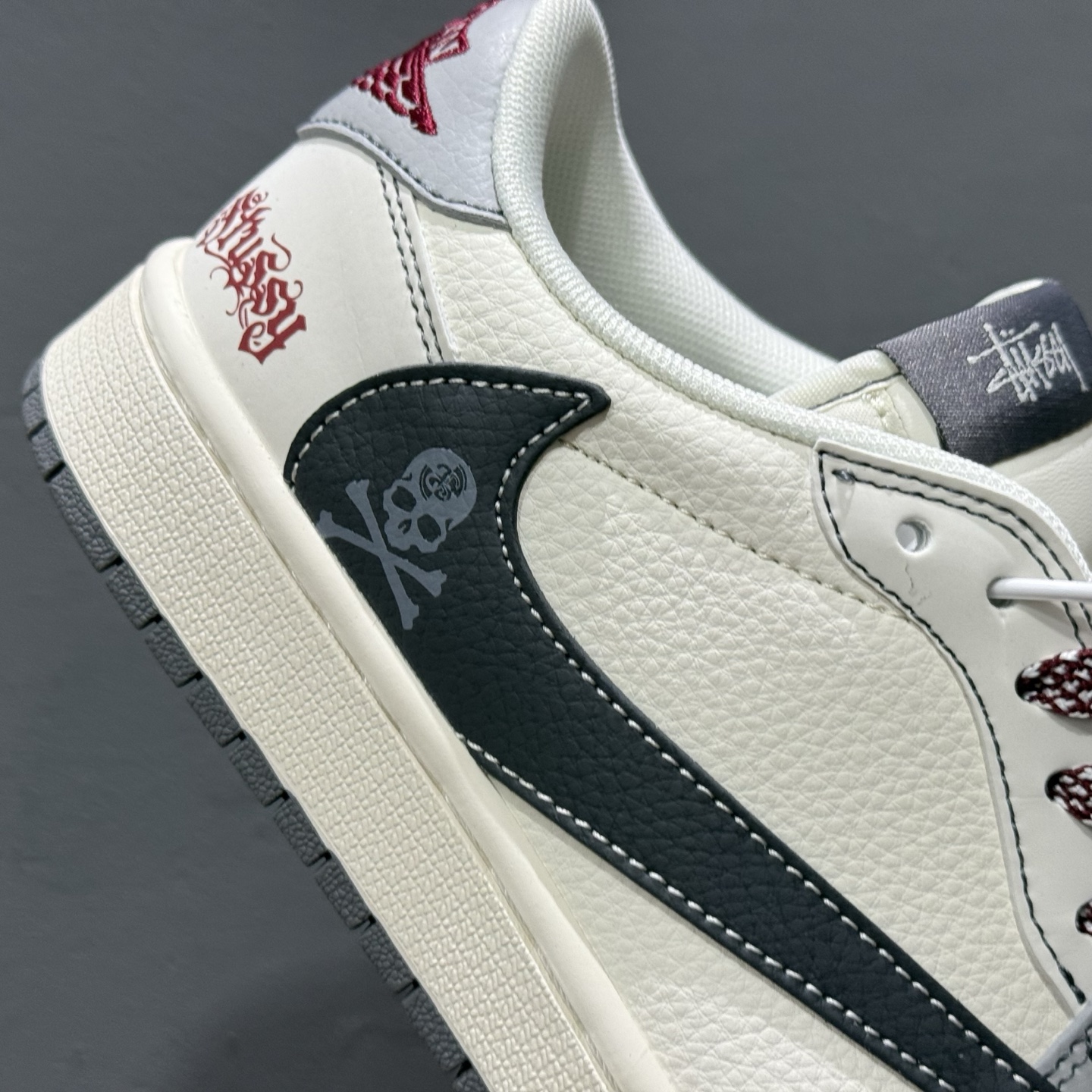 XC版 Travis Scott x Fragment Design x Air Jordan 1 Low SP AJ1 斯图西联名 黑勾骷髅头 低帮文化休闲板鞋 JJ2508-553