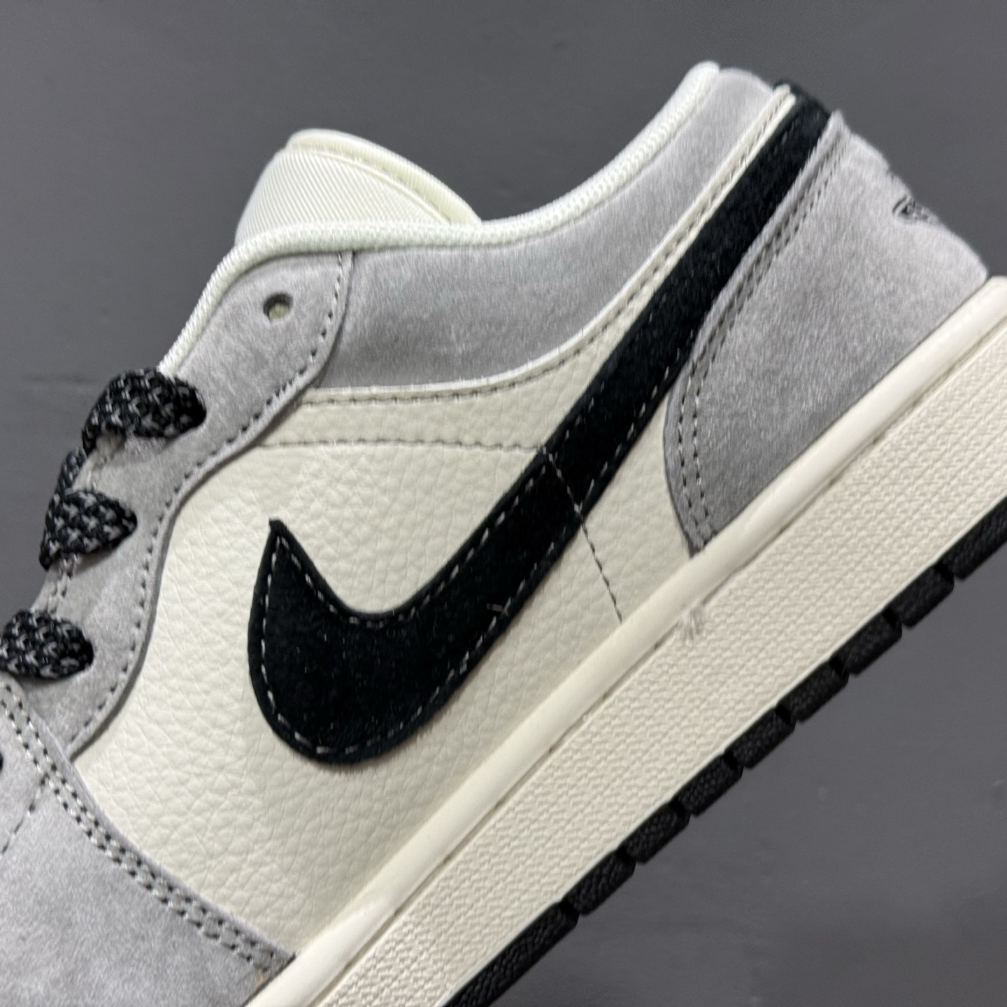 XC版 Air Jordan 1 Low AJ1 乔1 斯图西联名 黑勾 高端定制 低帮复古篮球鞋 XX3318-508