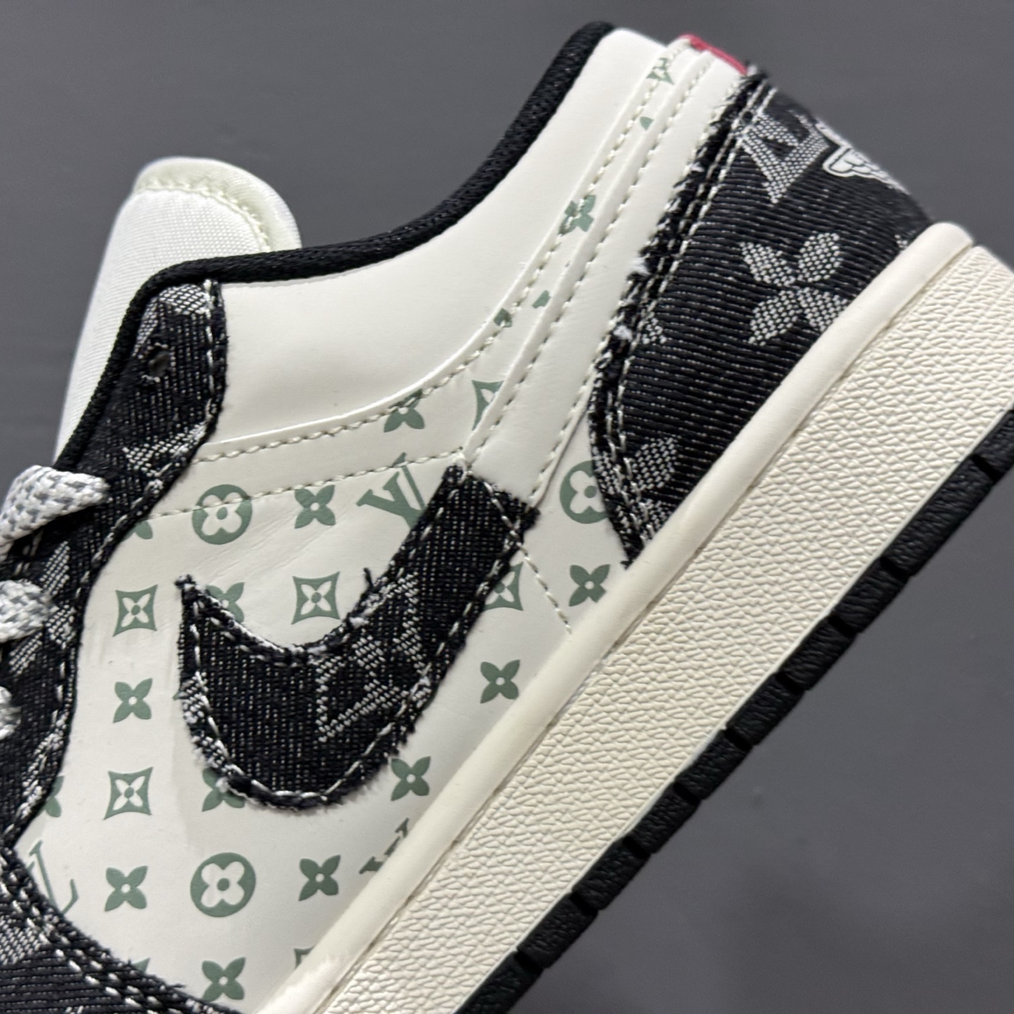 Nike Dunk Low 蛇年系列 黑鳞黑勾 YX5066-292