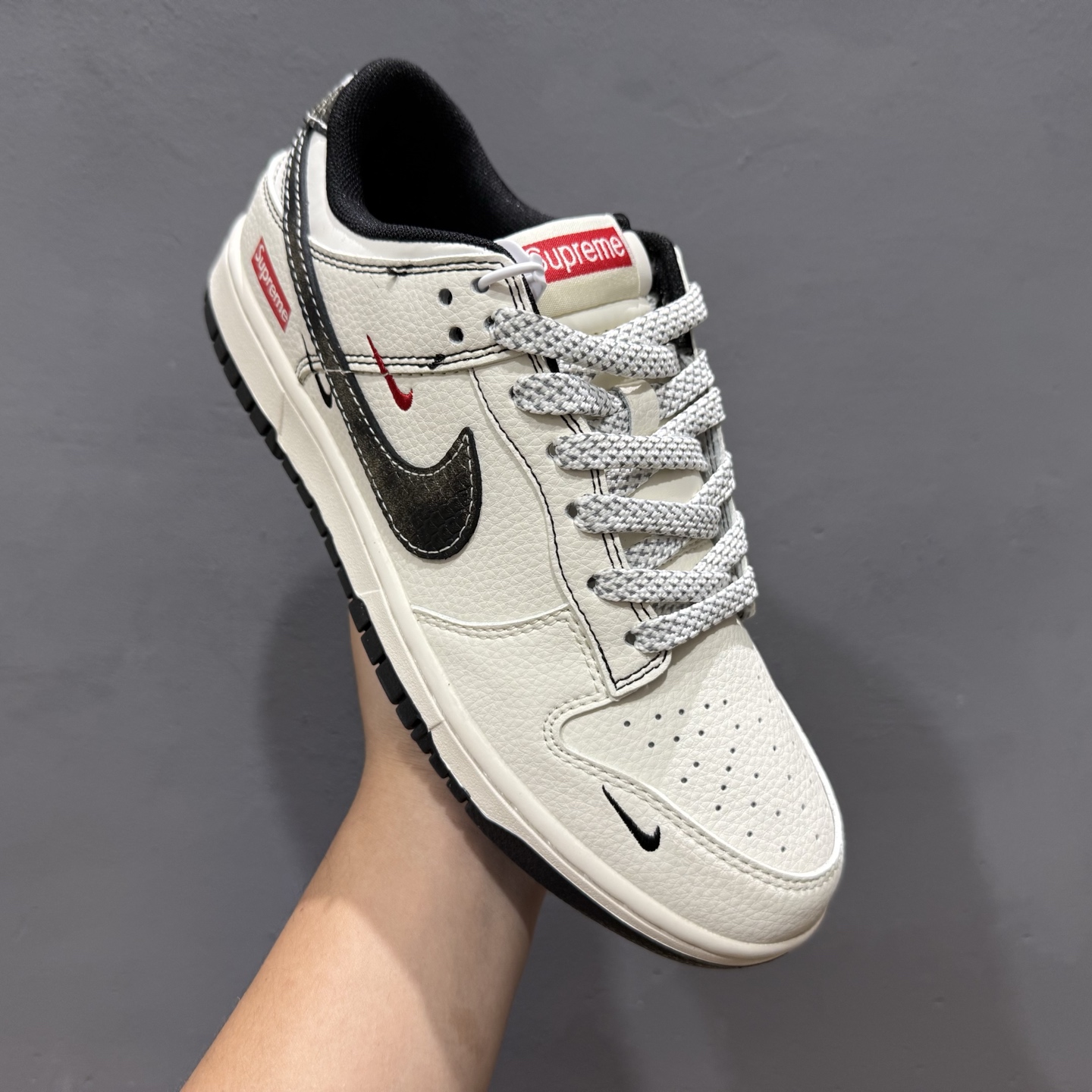 Nike SB Dunk Low“sup联名——米白灰小三勾配色” 高端定制 低帮休闲板鞋 XF8698-078