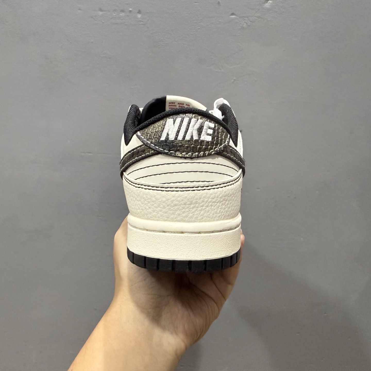 Nike SB Dunk Low“sup联名——米白灰小三勾配色” 高端定制 低帮休闲板鞋 XF8698-078