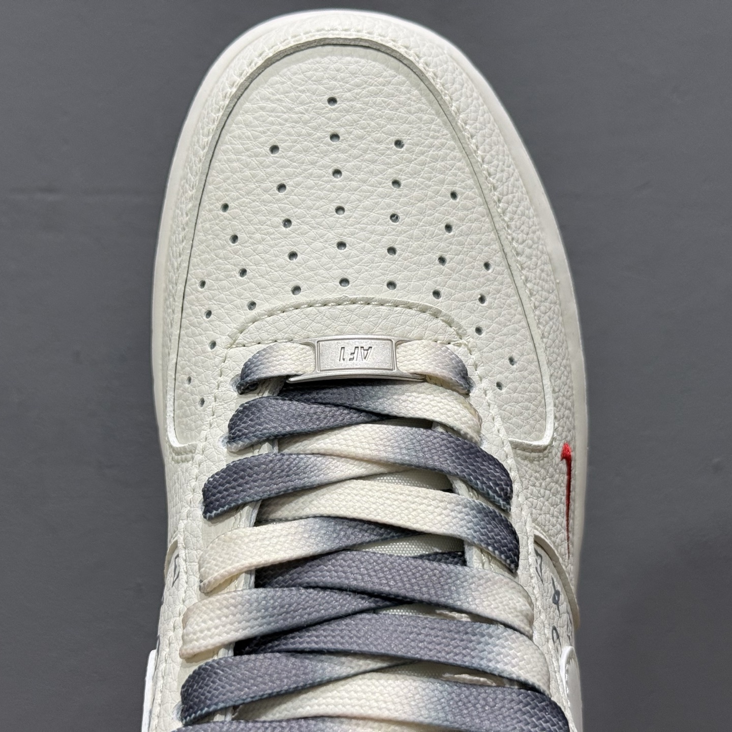 独家实拍Nike Air Force 1‘07 Low Supreme联名 双拼灰印花 空军一号低帮休闲板鞋 HH7518-077