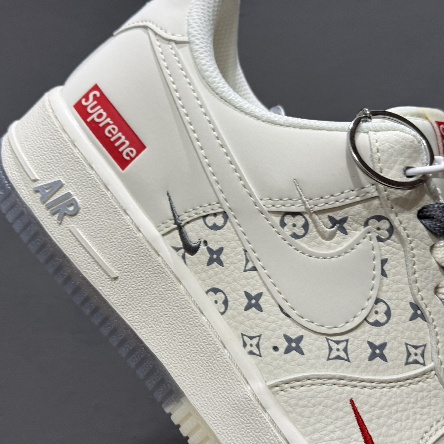 独家实拍Nike Air Force 1‘07 Low Supreme联名 双拼灰印花 空军一号低帮休闲板鞋 HH7518-077