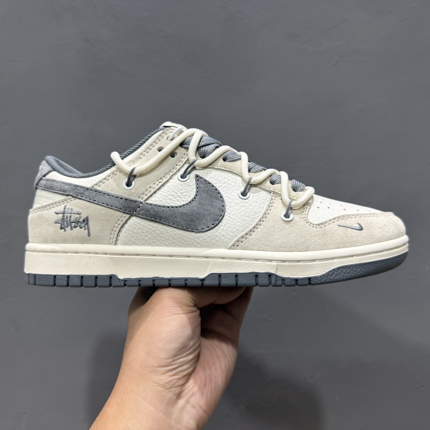 独家实拍Nike SB Dunk Low 斯图西系列 绑带猪八灰勾 周年高端定制 低帮休闲板鞋 DM6868-093