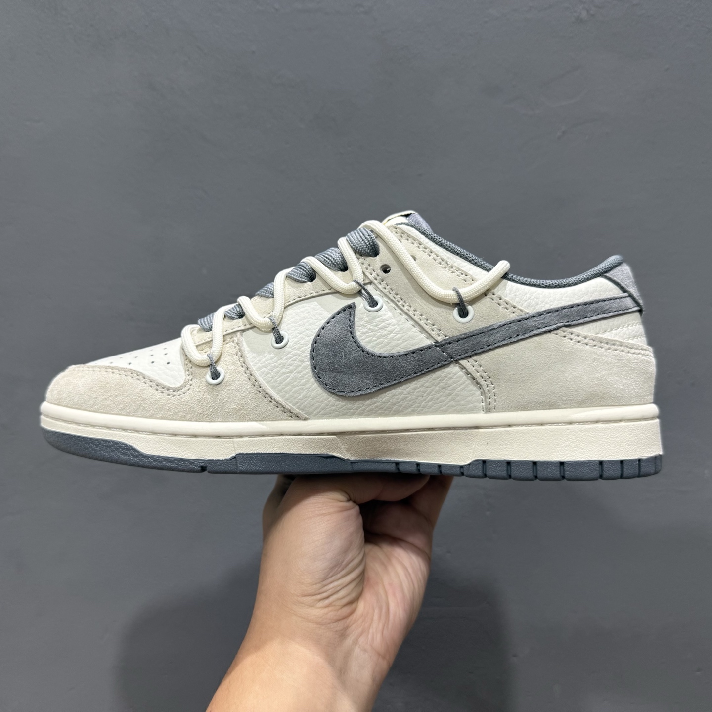 独家实拍Nike SB Dunk Low 斯图西系列 绑带猪八灰勾 周年高端定制 低帮休闲板鞋 DM6868-093
