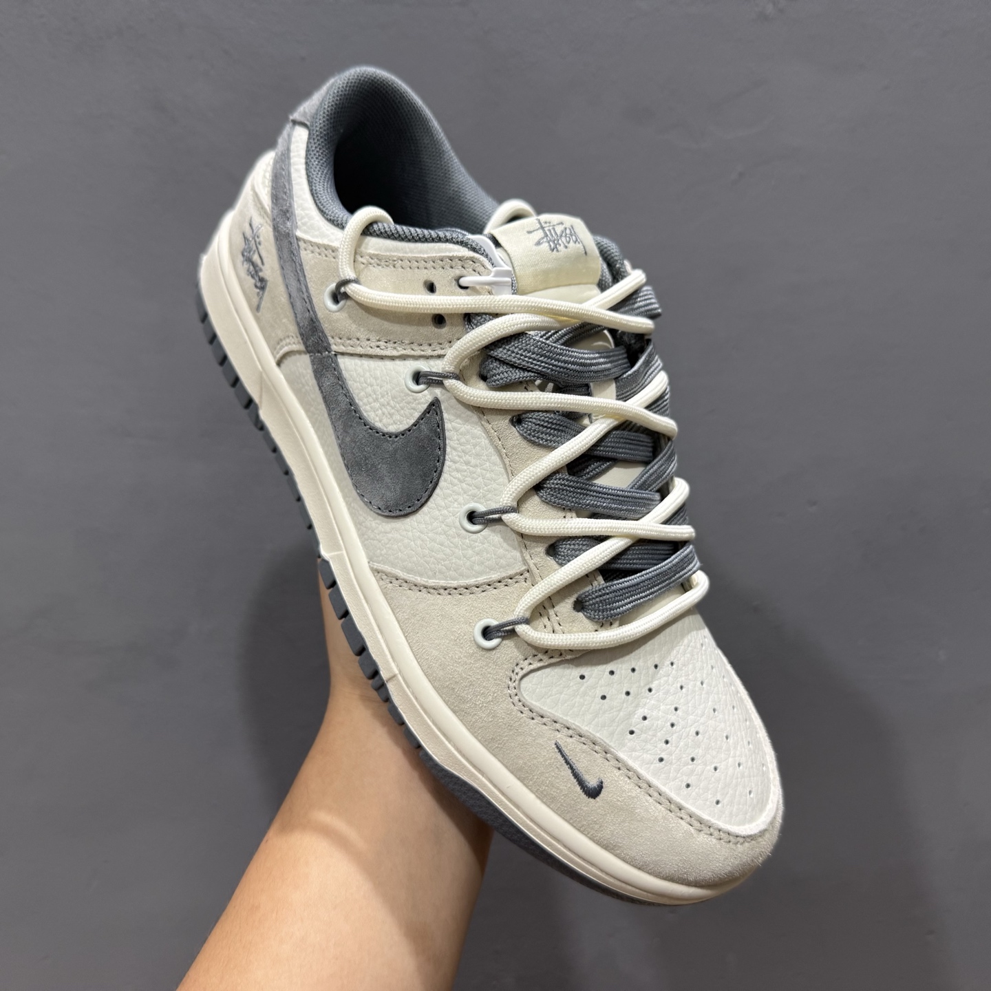 独家实拍Nike SB Dunk Low 斯图西系列 绑带猪八灰勾 周年高端定制 低帮休闲板鞋 DM6868-093