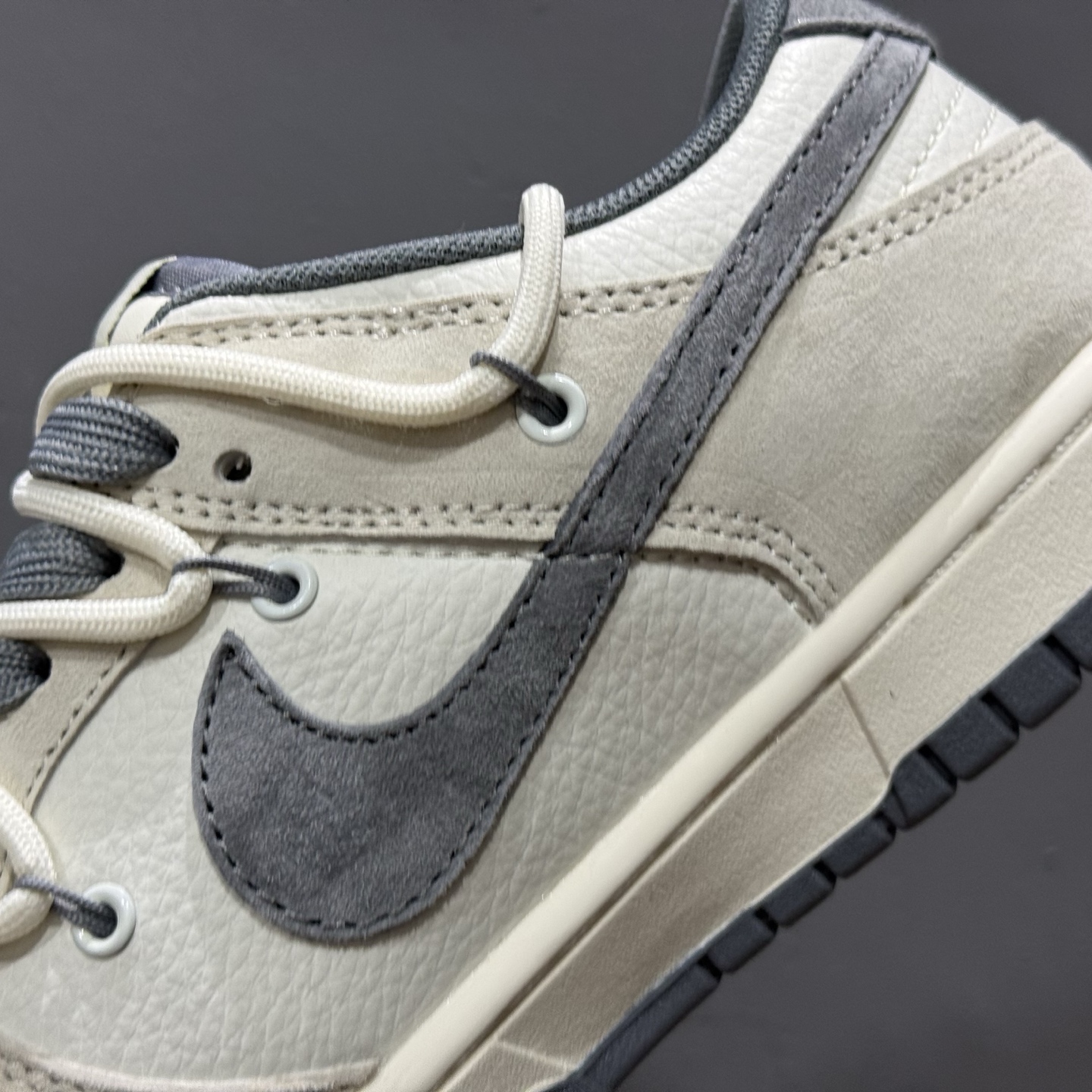 独家实拍Nike SB Dunk Low 斯图西系列 绑带猪八灰勾 周年高端定制 低帮休闲板鞋 DM6868-093