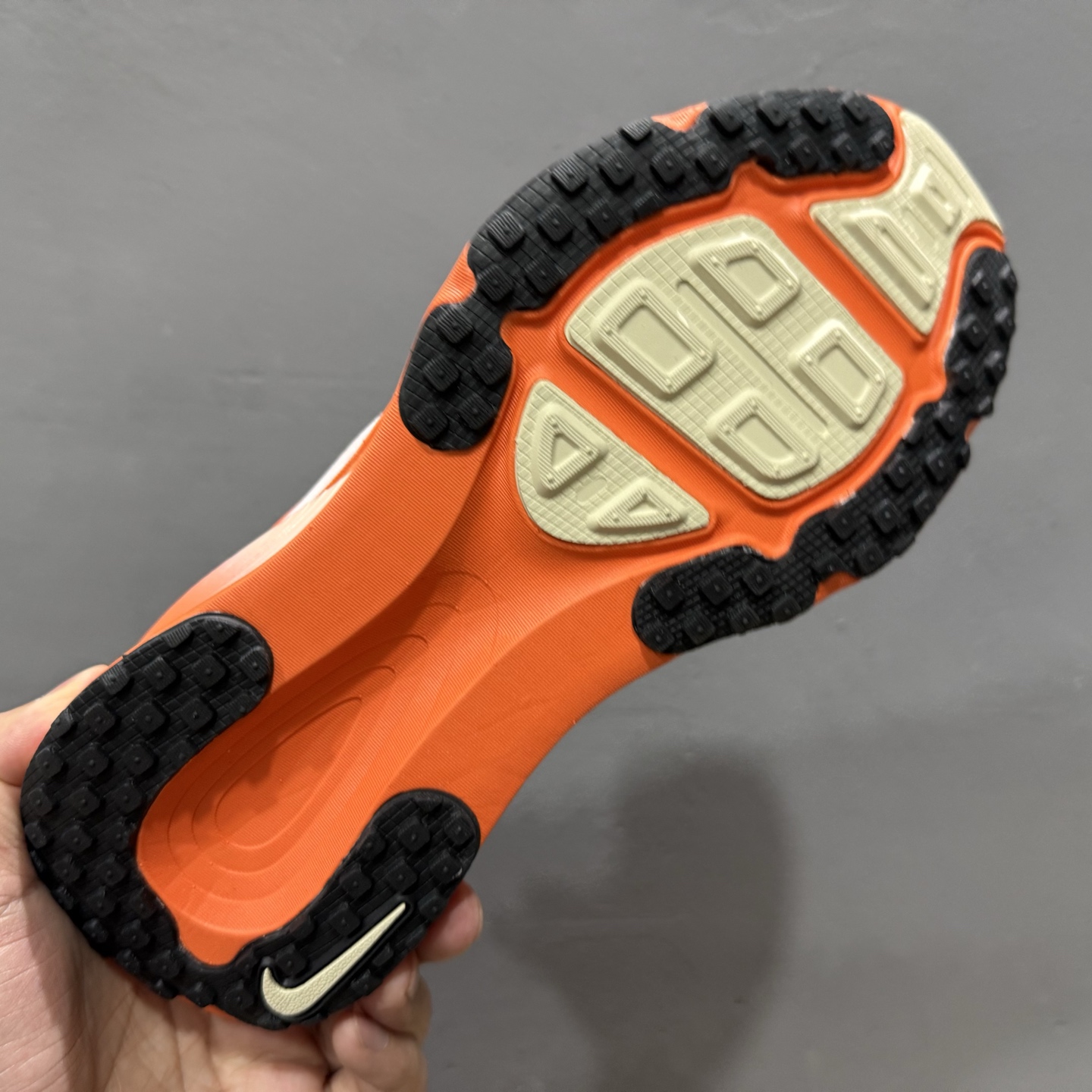 Nike Air Zoom Vomero 18 全新科技提前原鞋开发 运动跑鞋 HM6804-600