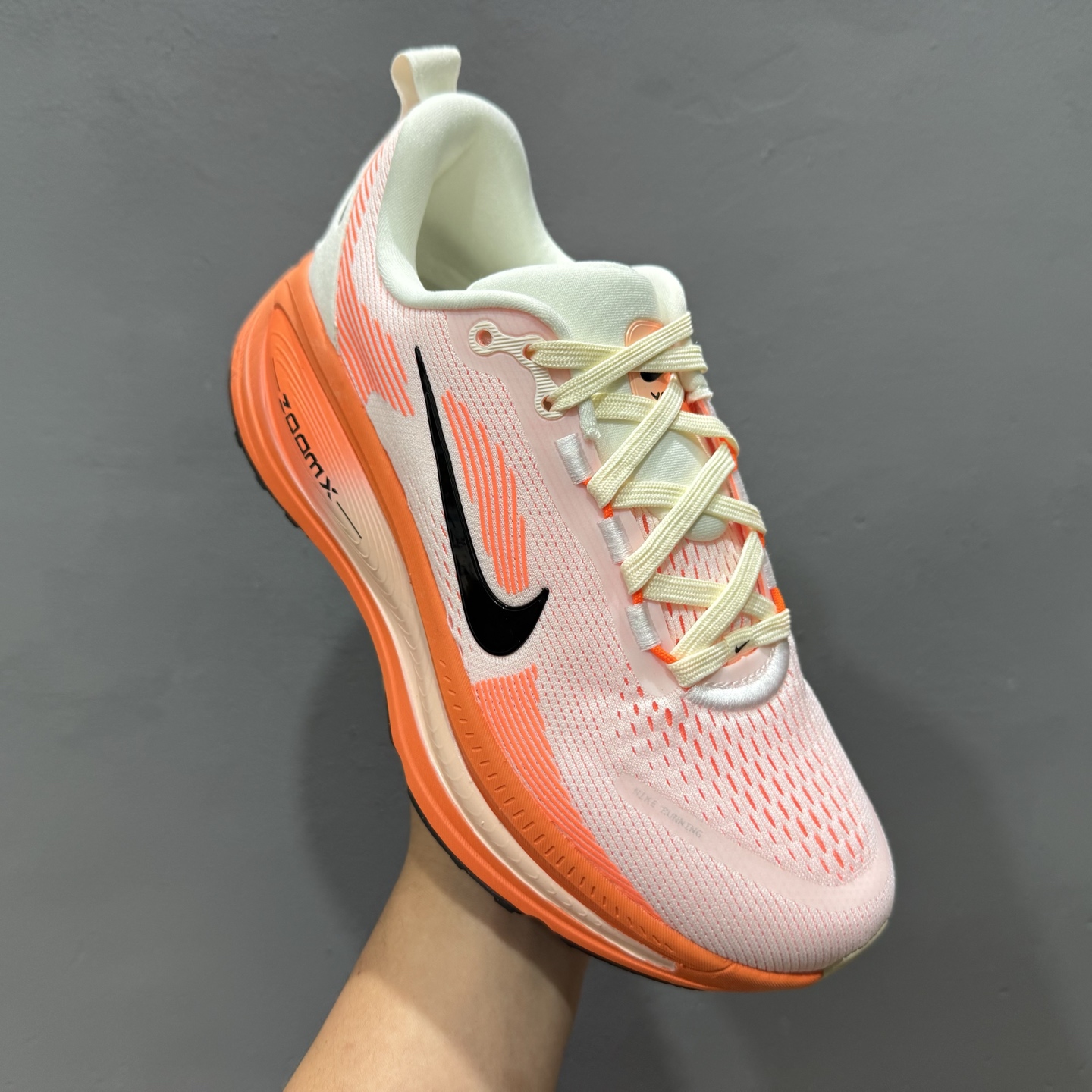 Nike Air Zoom Vomero 18 全新科技提前原鞋开发 运动跑鞋 HM6804-600