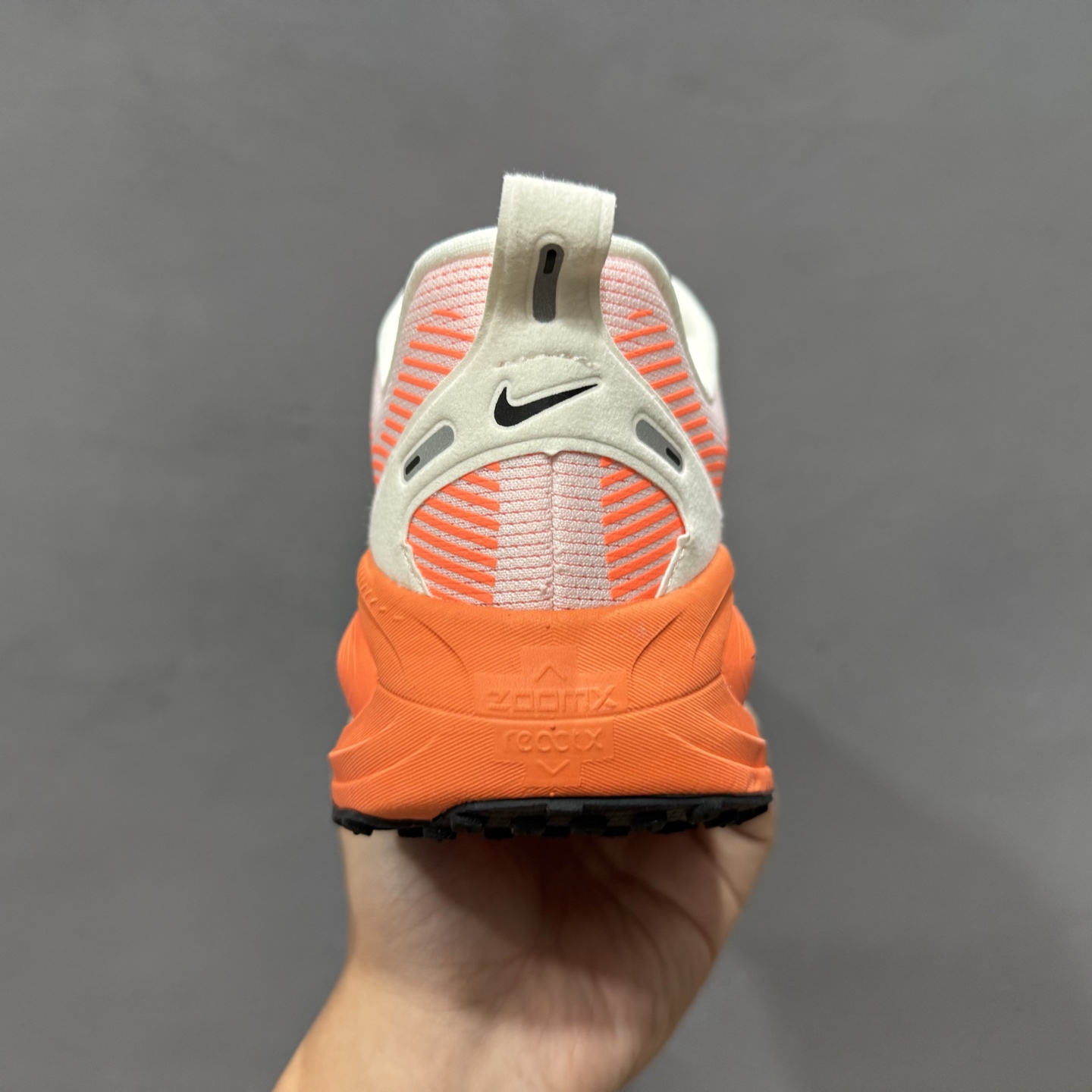 Nike Air Zoom Vomero 18 全新科技提前原鞋开发 运动跑鞋 HM6804-600