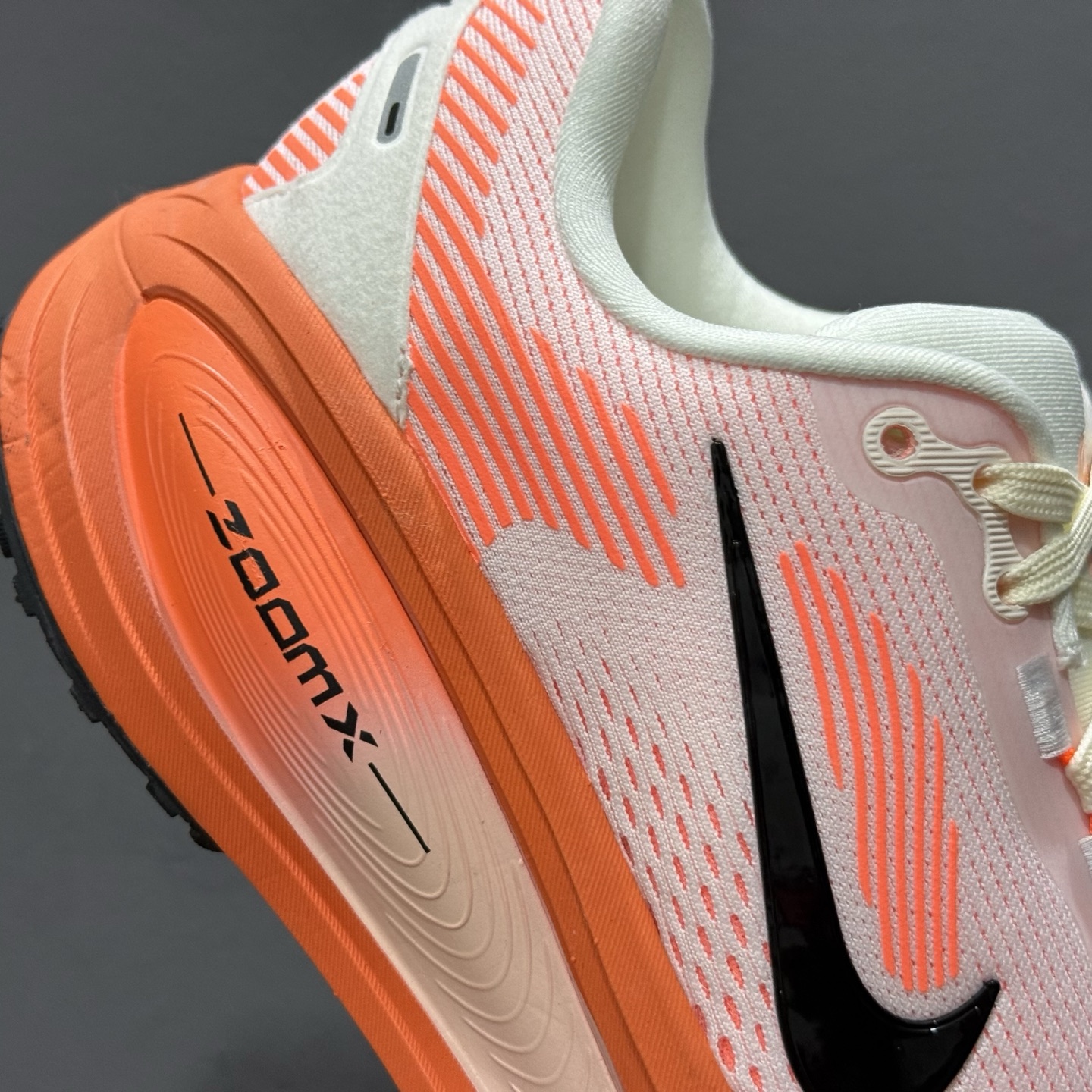Nike Air Zoom Vomero 18 全新科技提前原鞋开发 运动跑鞋 HM6804-600