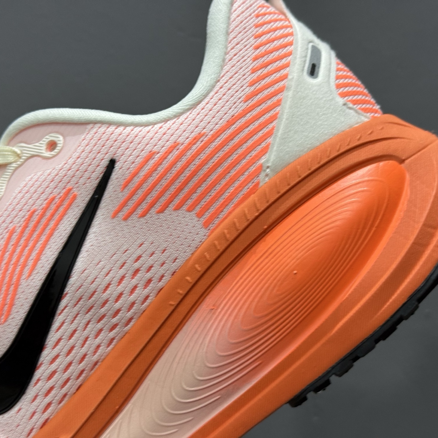 Nike Air Zoom Vomero 18 全新科技提前原鞋开发 运动跑鞋 HM6804-600