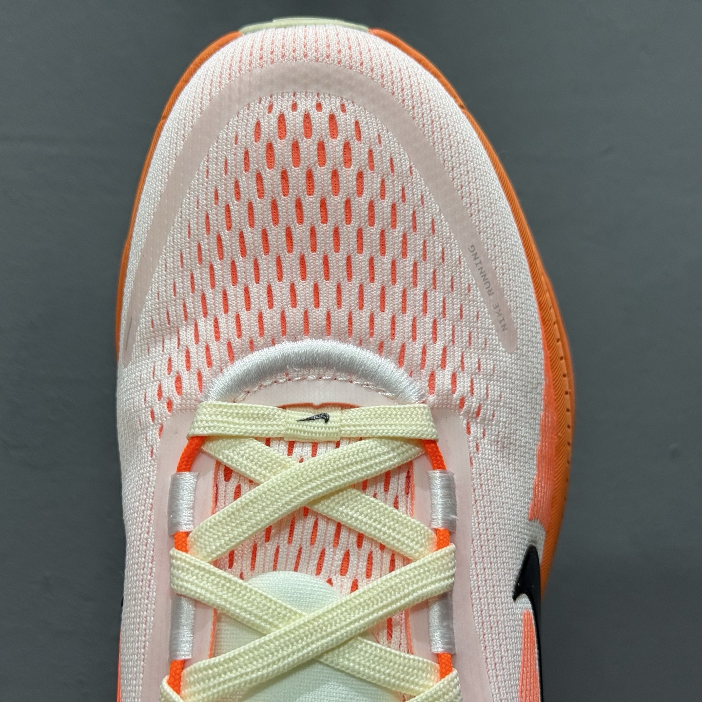 Nike Air Zoom Vomero 18 全新科技提前原鞋开发 运动跑鞋 HM6804-600