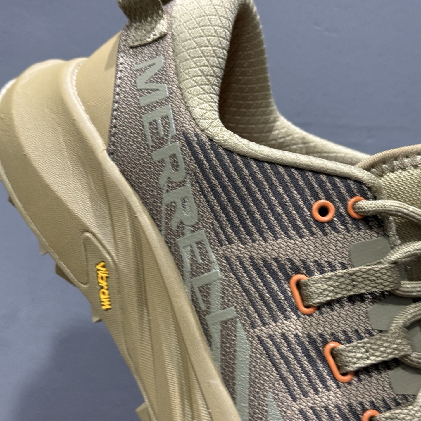 独家实拍Merrell 迈乐迈乐（Merrel）是来自美国的顶尖专业户外品牌 J500343